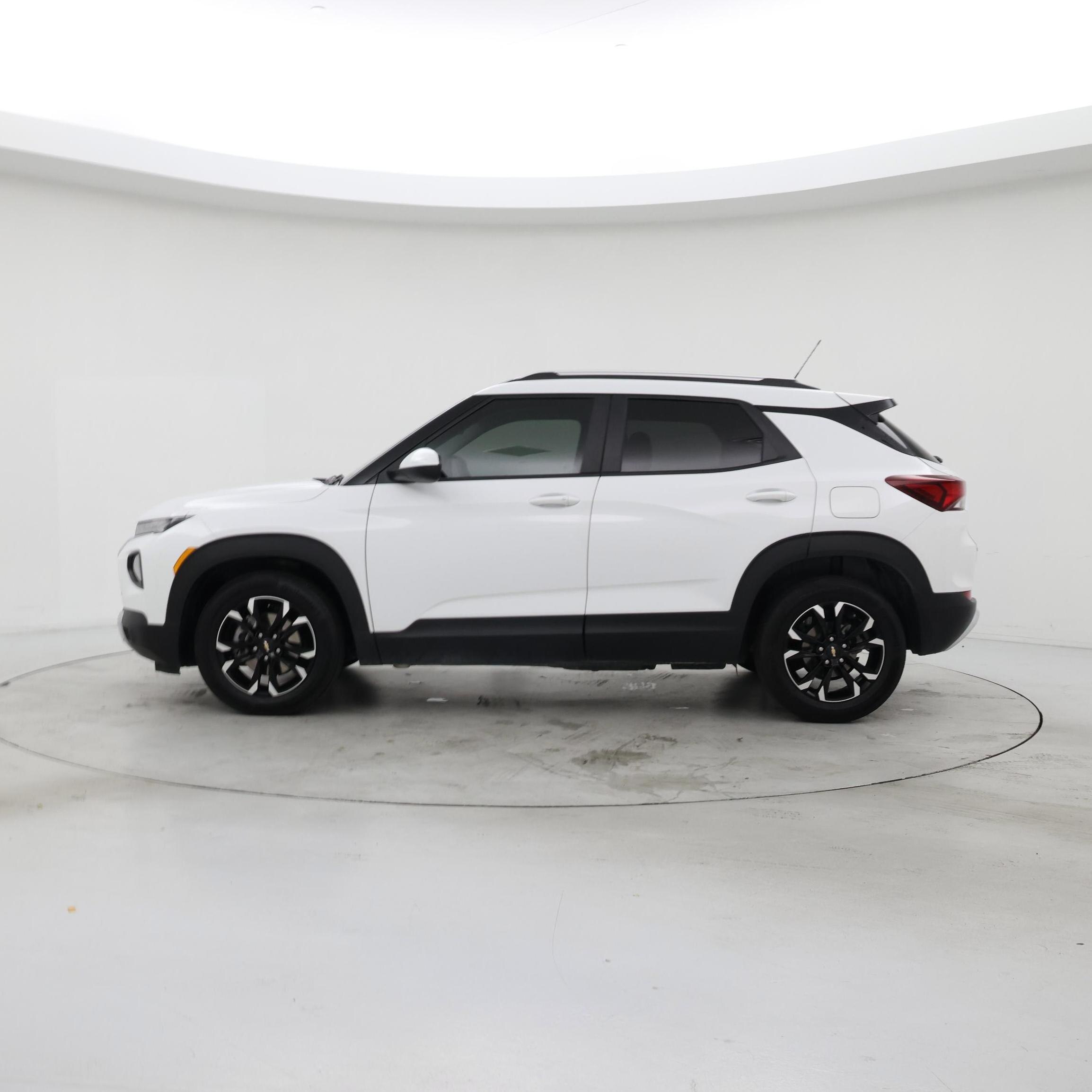 Thumbnail: 2023 Chevrolet TrailBlazer - 3