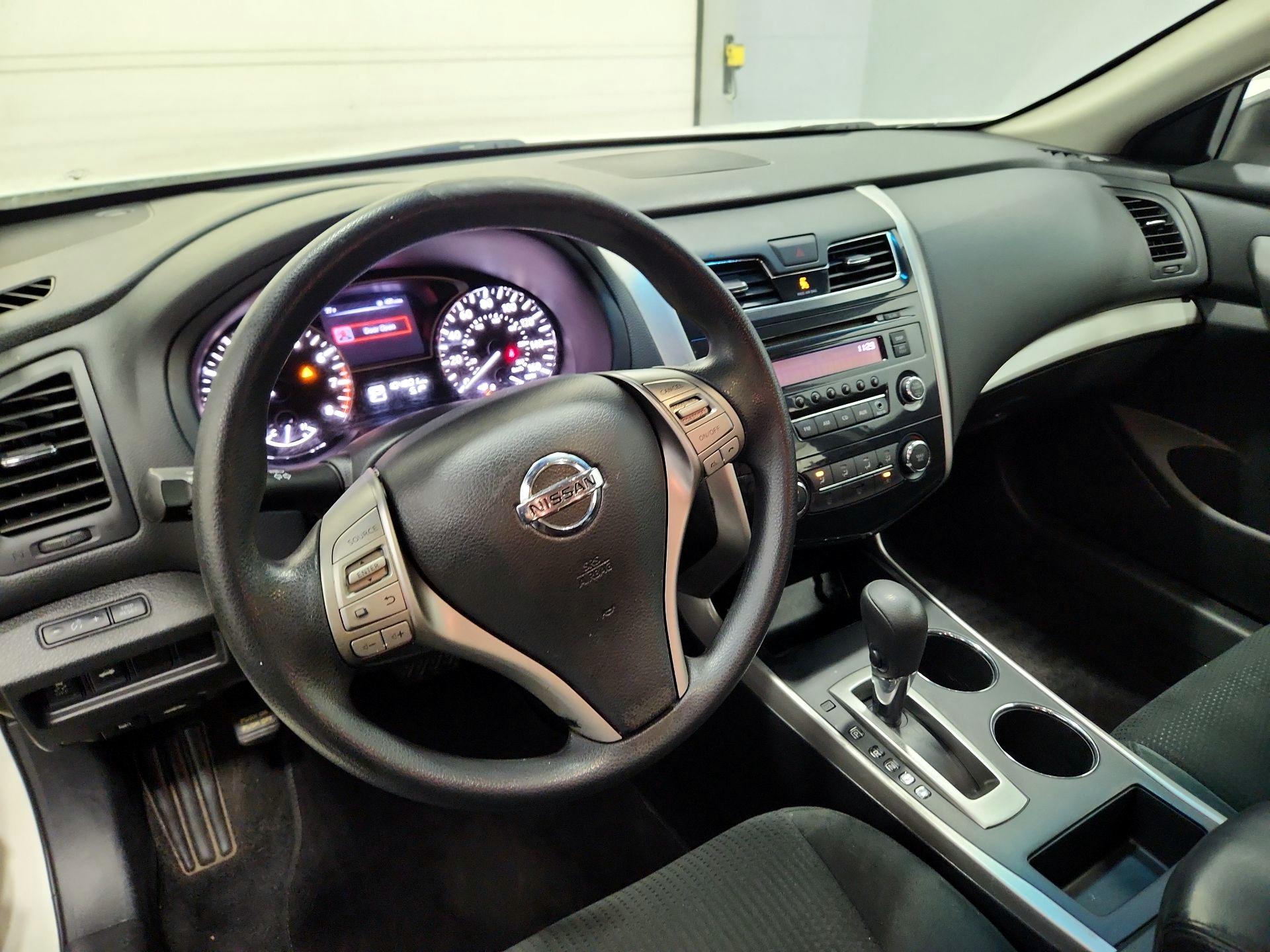 Thumbnail: 2015 Nissan Altima - 9