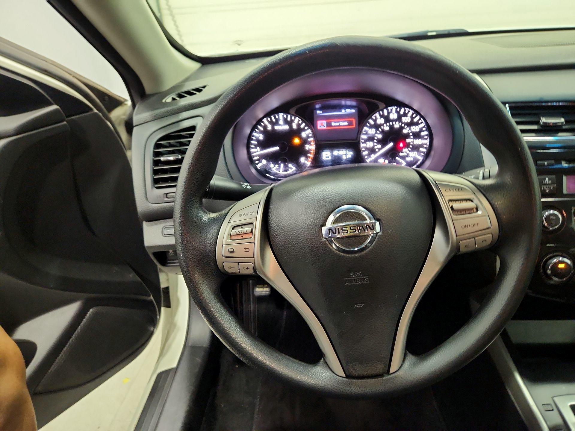 Thumbnail: 2015 Nissan Altima - 10