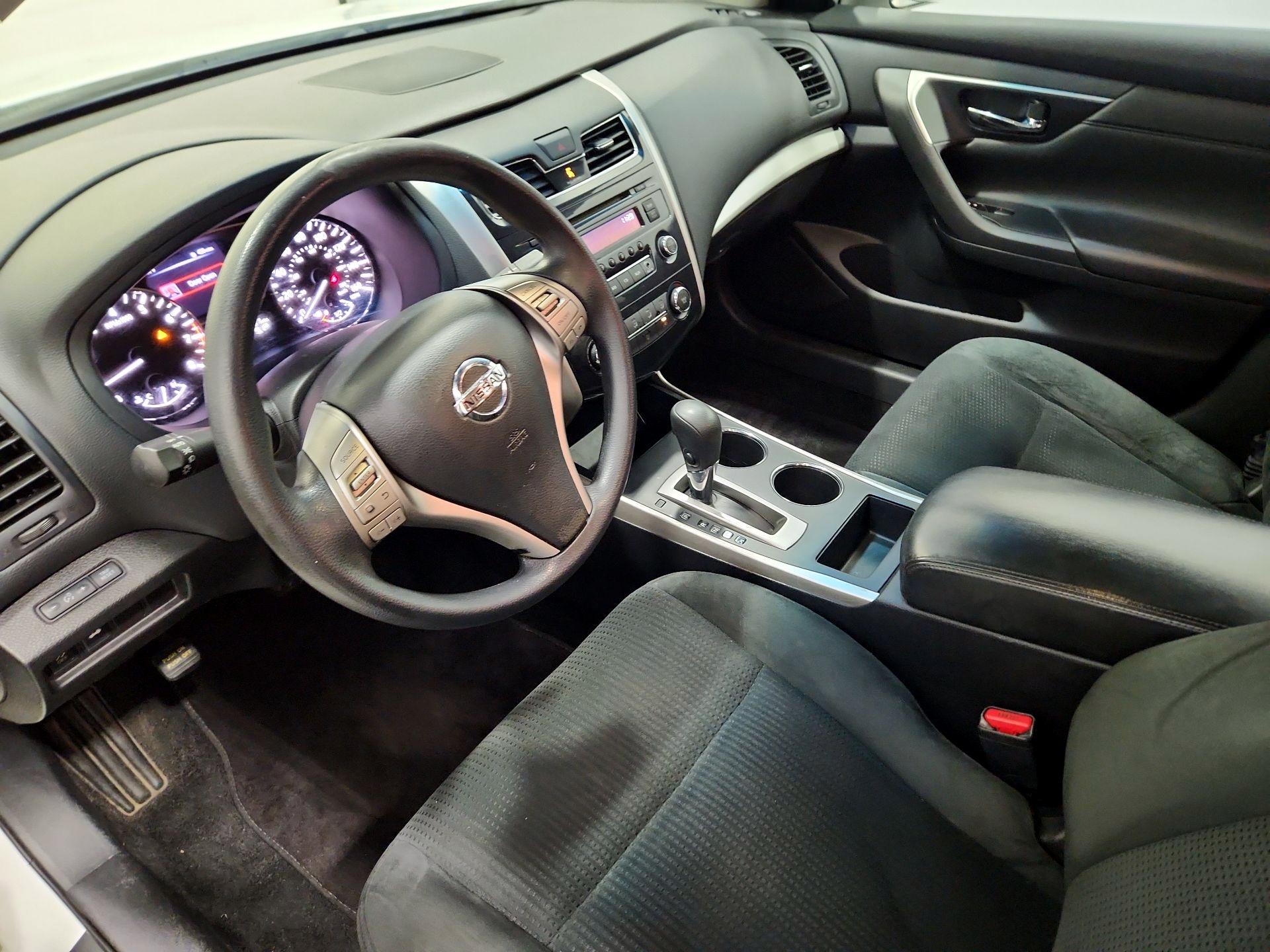 Thumbnail: 2015 Nissan Altima - 11