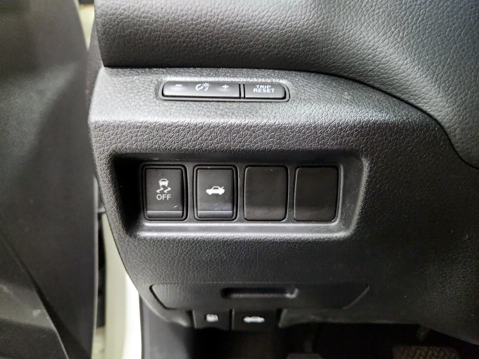 Thumbnail: 2015 Nissan Altima - 13