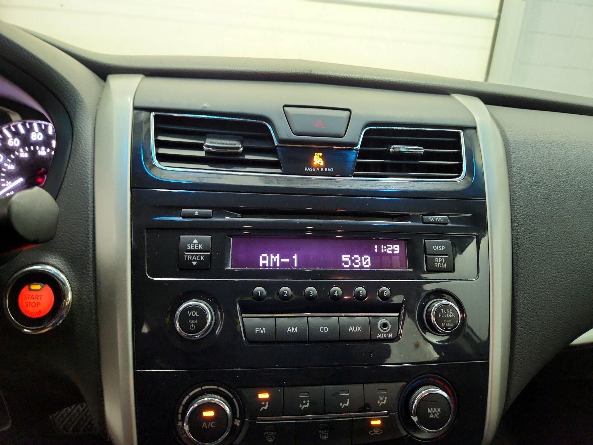 Thumbnail: 2015 Nissan Altima - 14