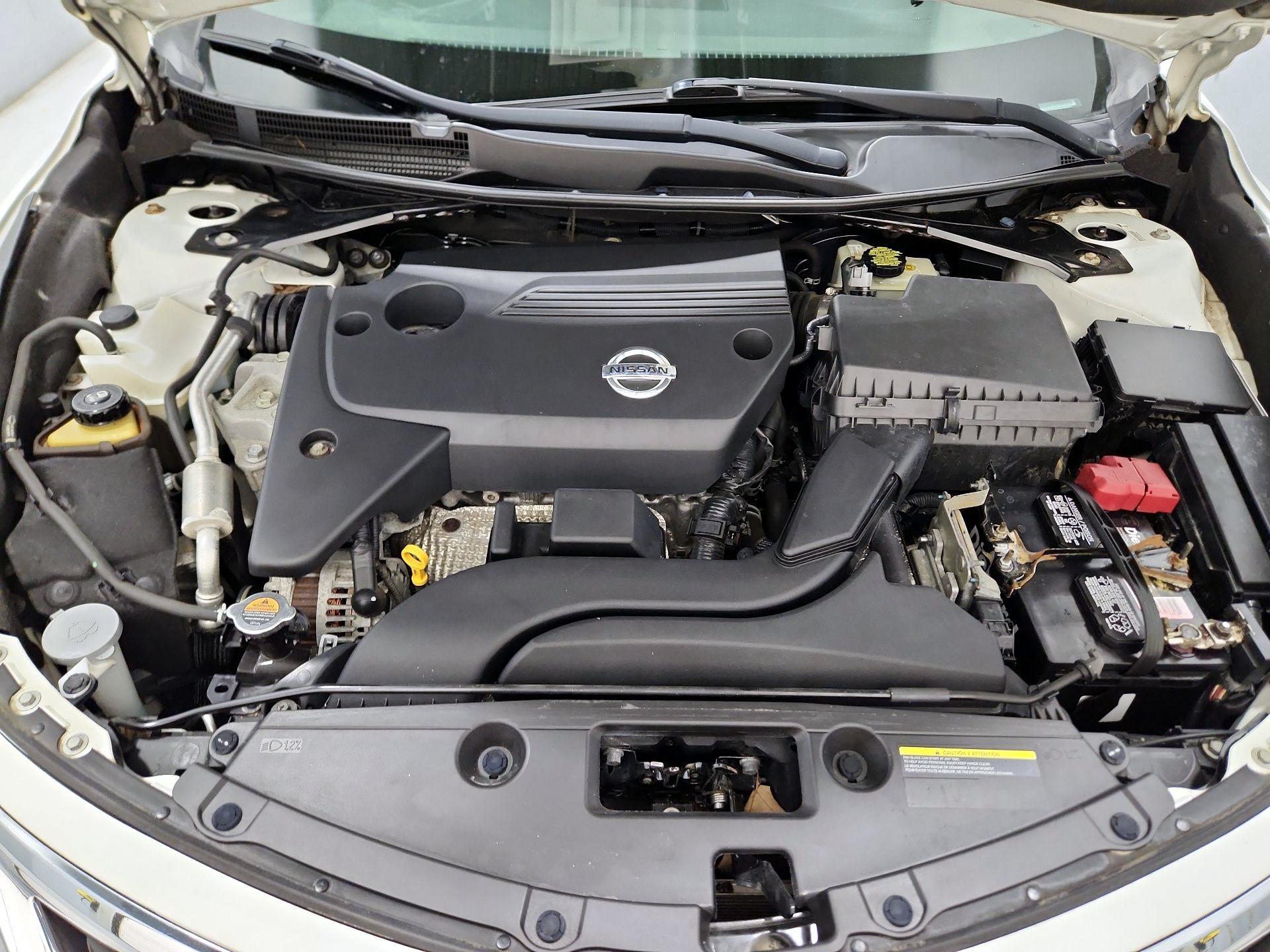 Thumbnail: 2015 Nissan Altima - 19