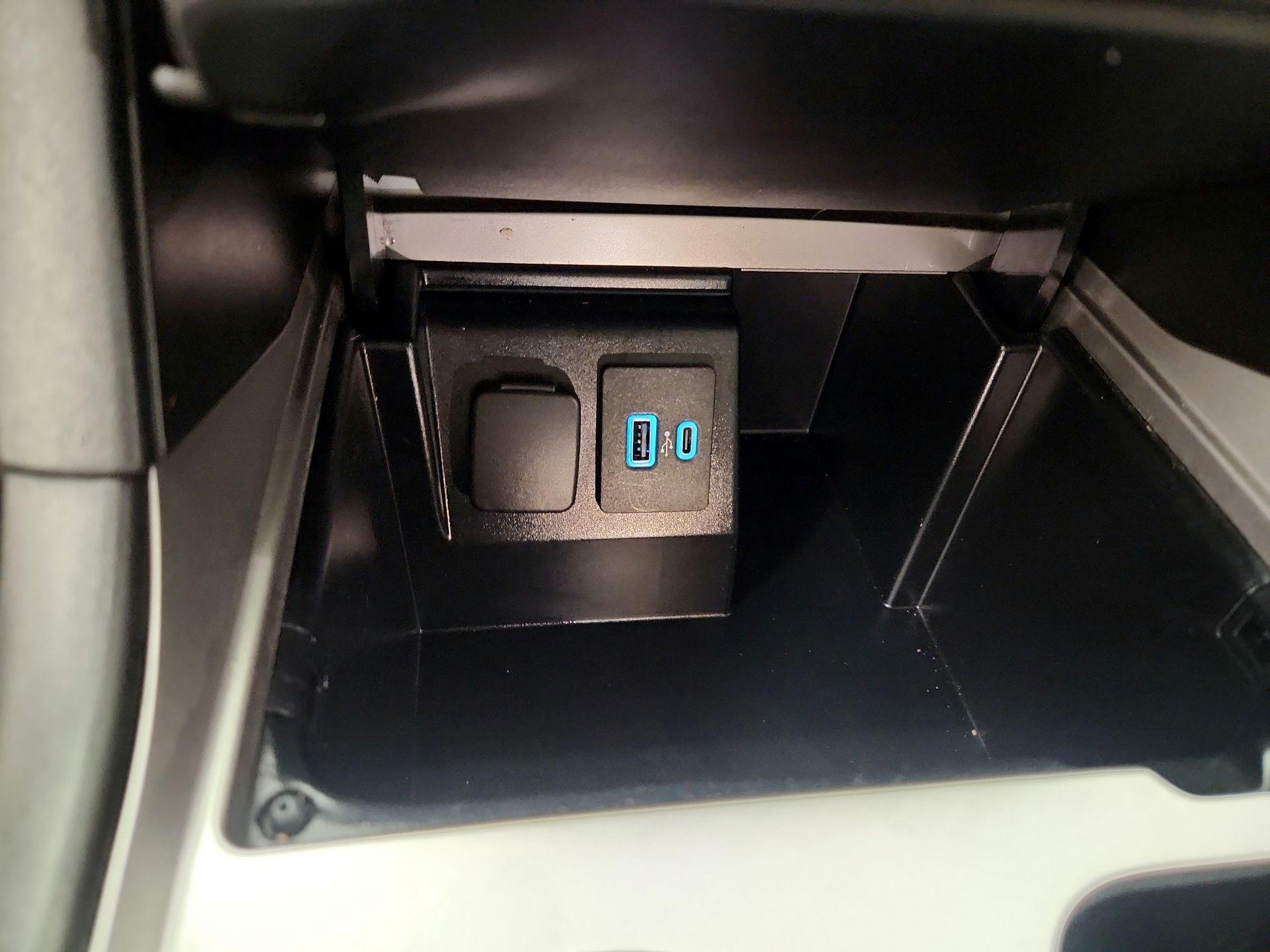 Thumbnail: 2021 Ford Explorer - 18