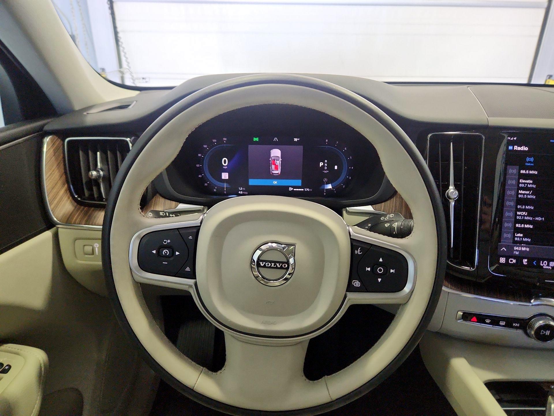 Thumbnail: 2022 Volvo XC60 - 10