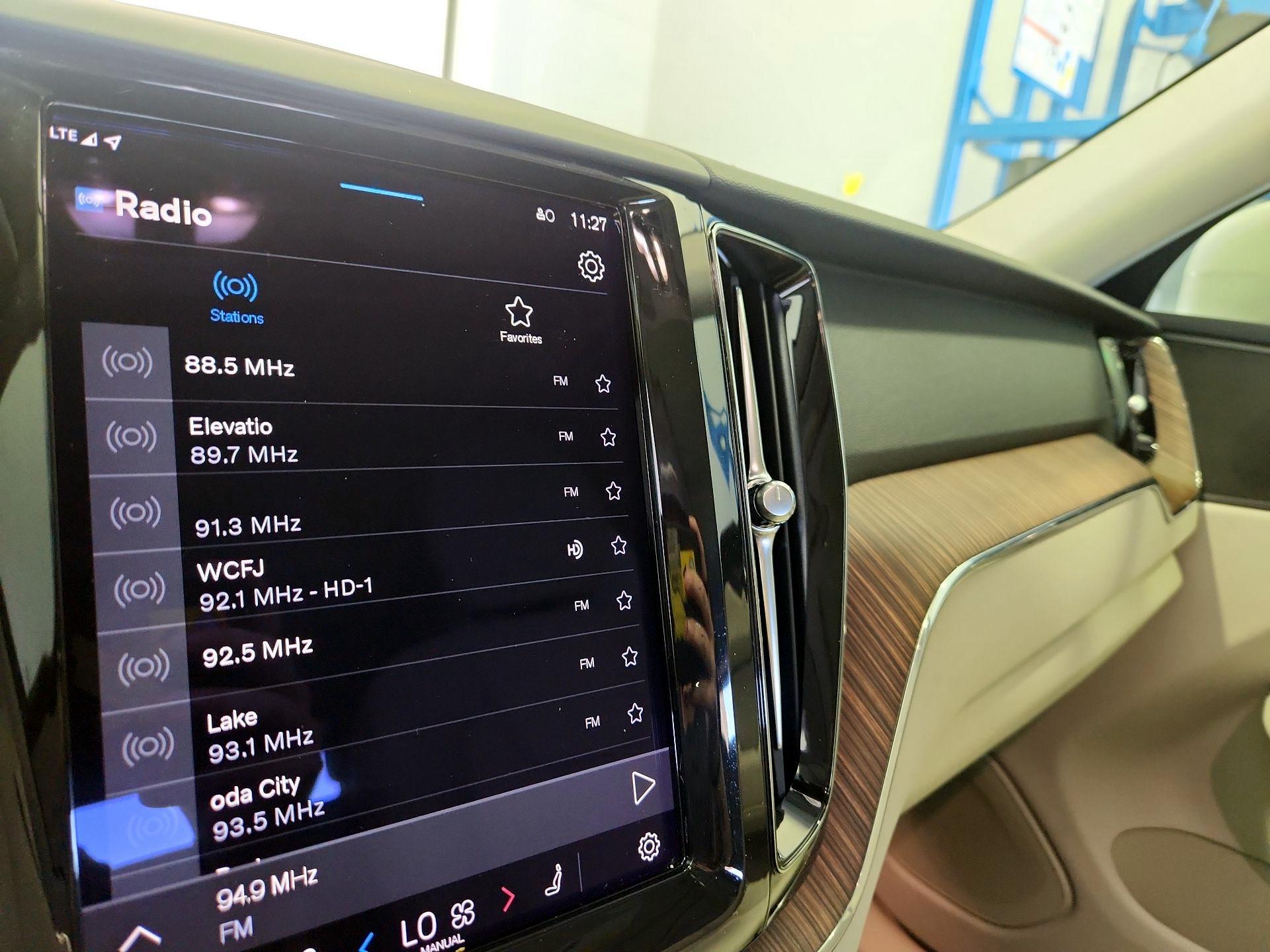 Thumbnail: 2022 Volvo XC60 - 15