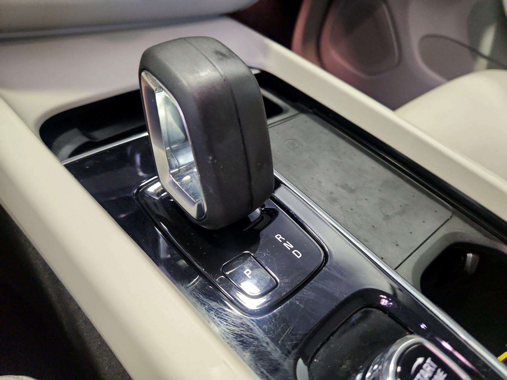 Thumbnail: 2022 Volvo XC60 - 17