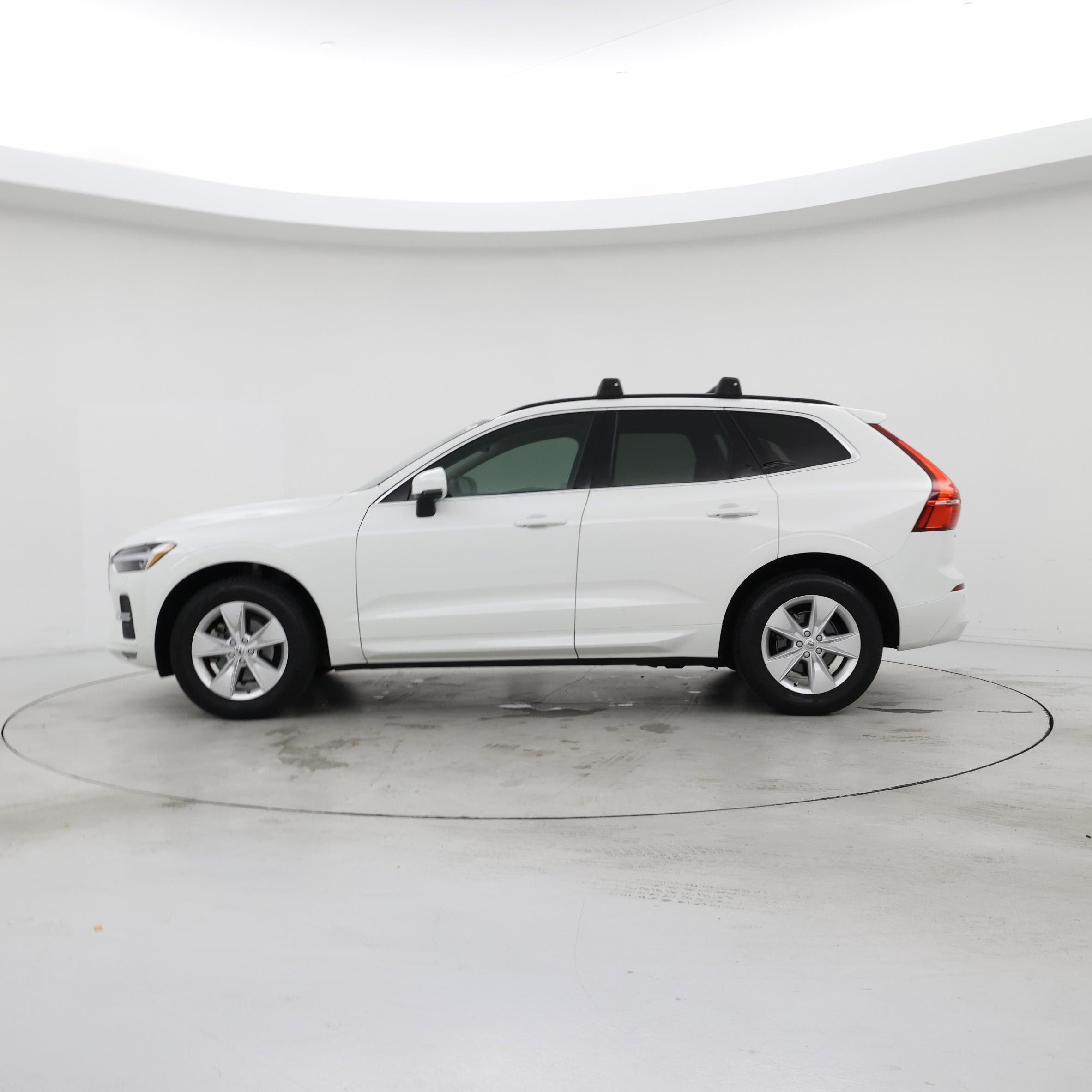 Thumbnail: 2022 Volvo XC60 - 3
