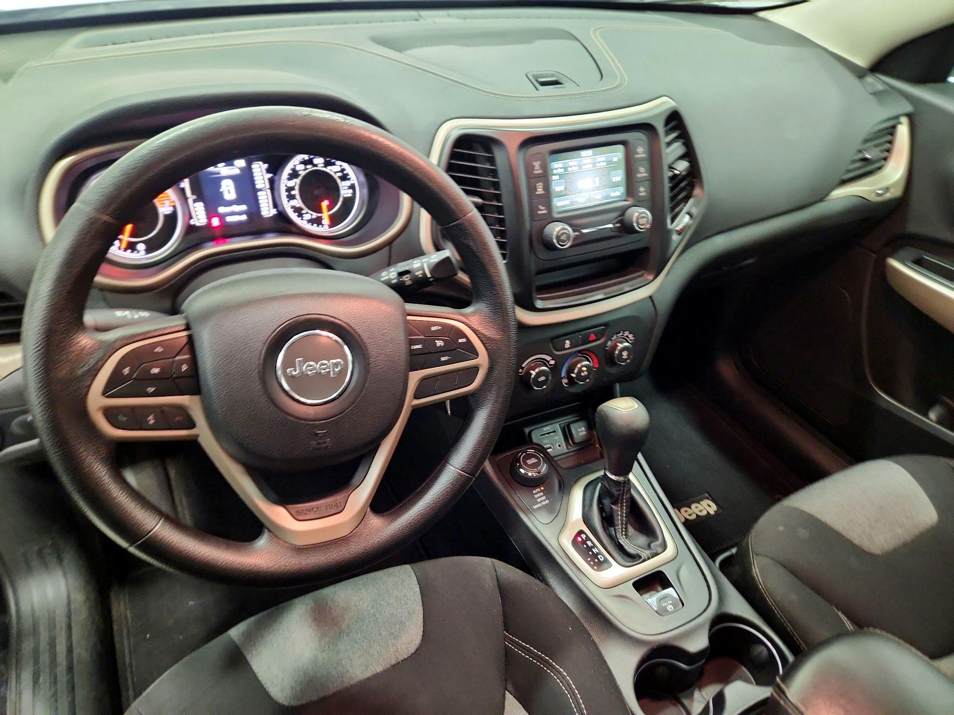 Thumbnail: 2017 Jeep Cherokee - 9