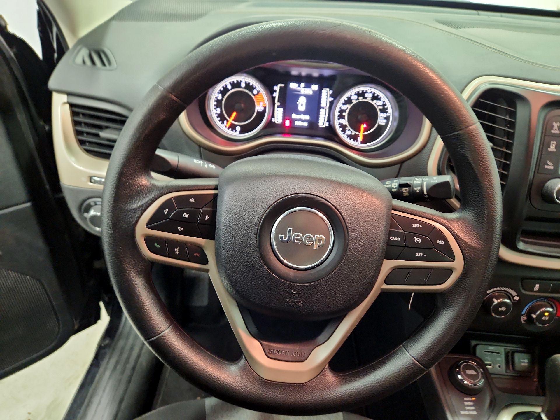 Thumbnail: 2017 Jeep Cherokee - 10