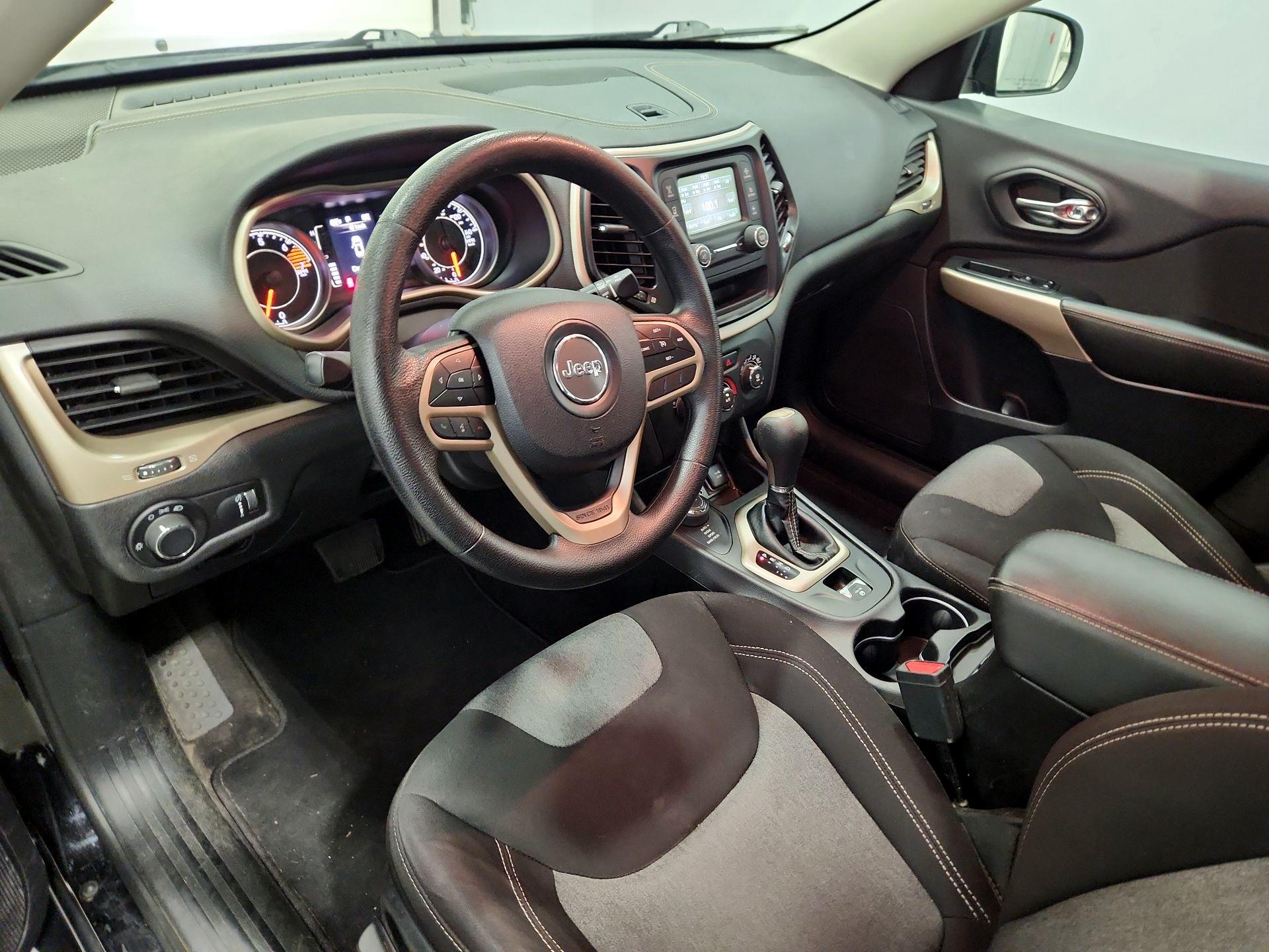 Thumbnail: 2017 Jeep Cherokee - 11