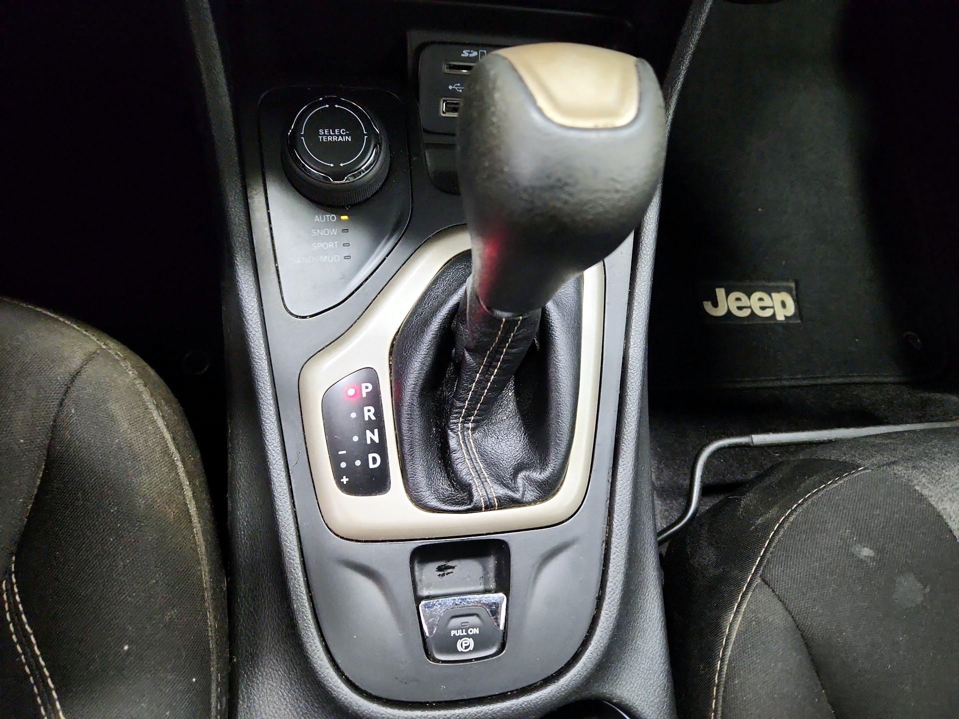 Thumbnail: 2017 Jeep Cherokee - 16