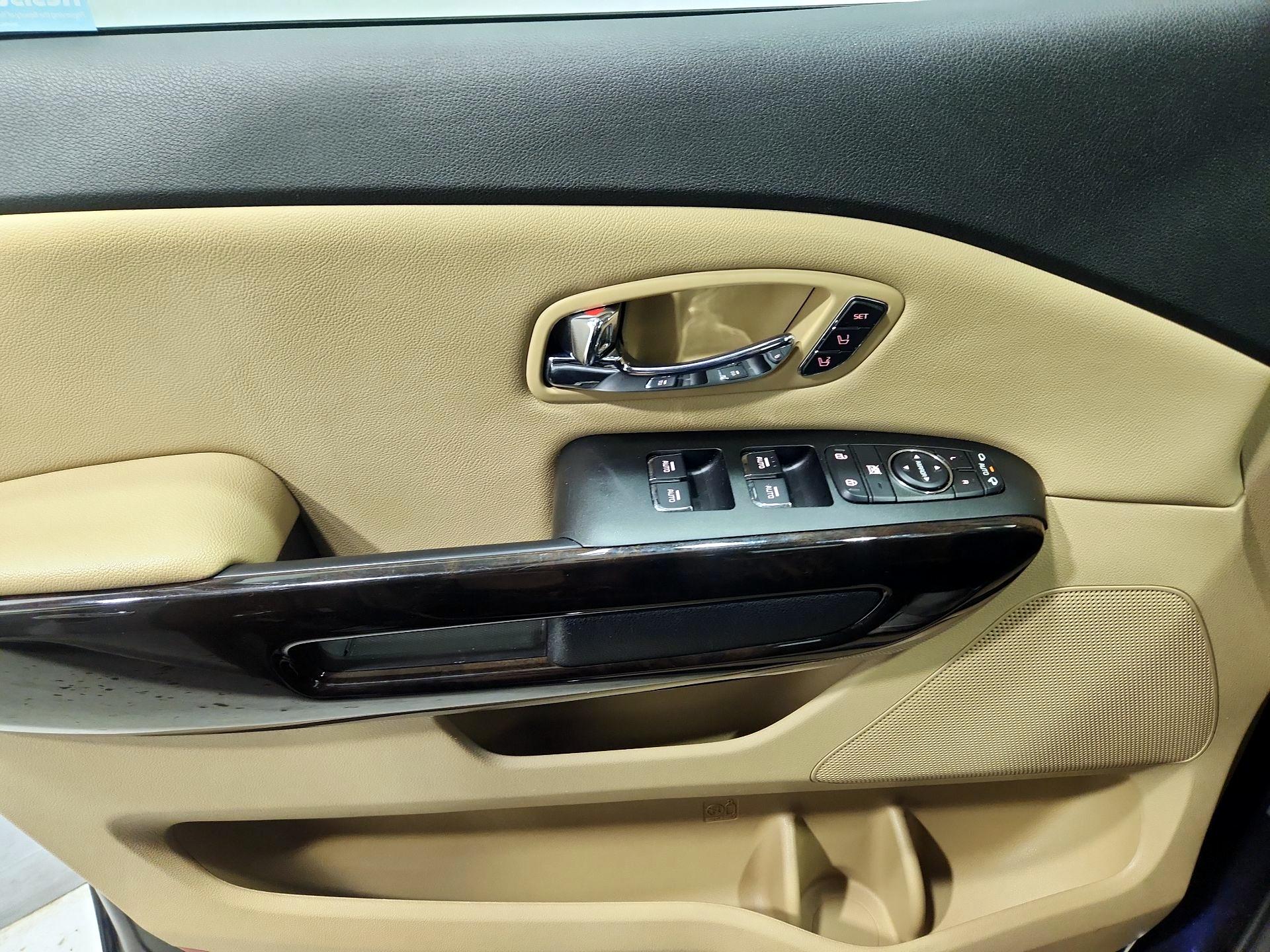 Thumbnail: 2020 Kia Sedona - 12