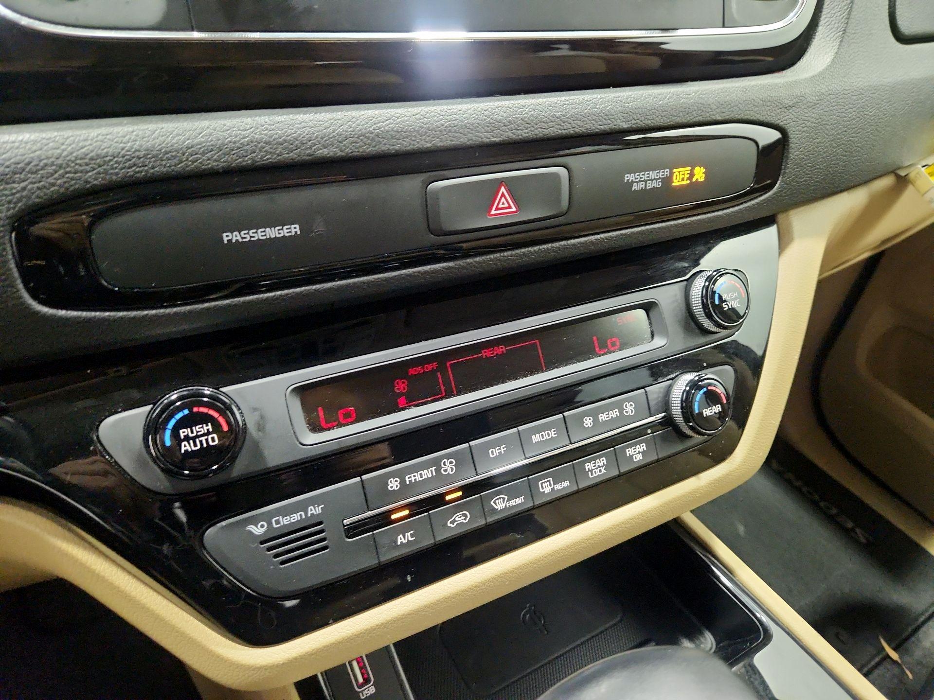 Thumbnail: 2020 Kia Sedona - 16