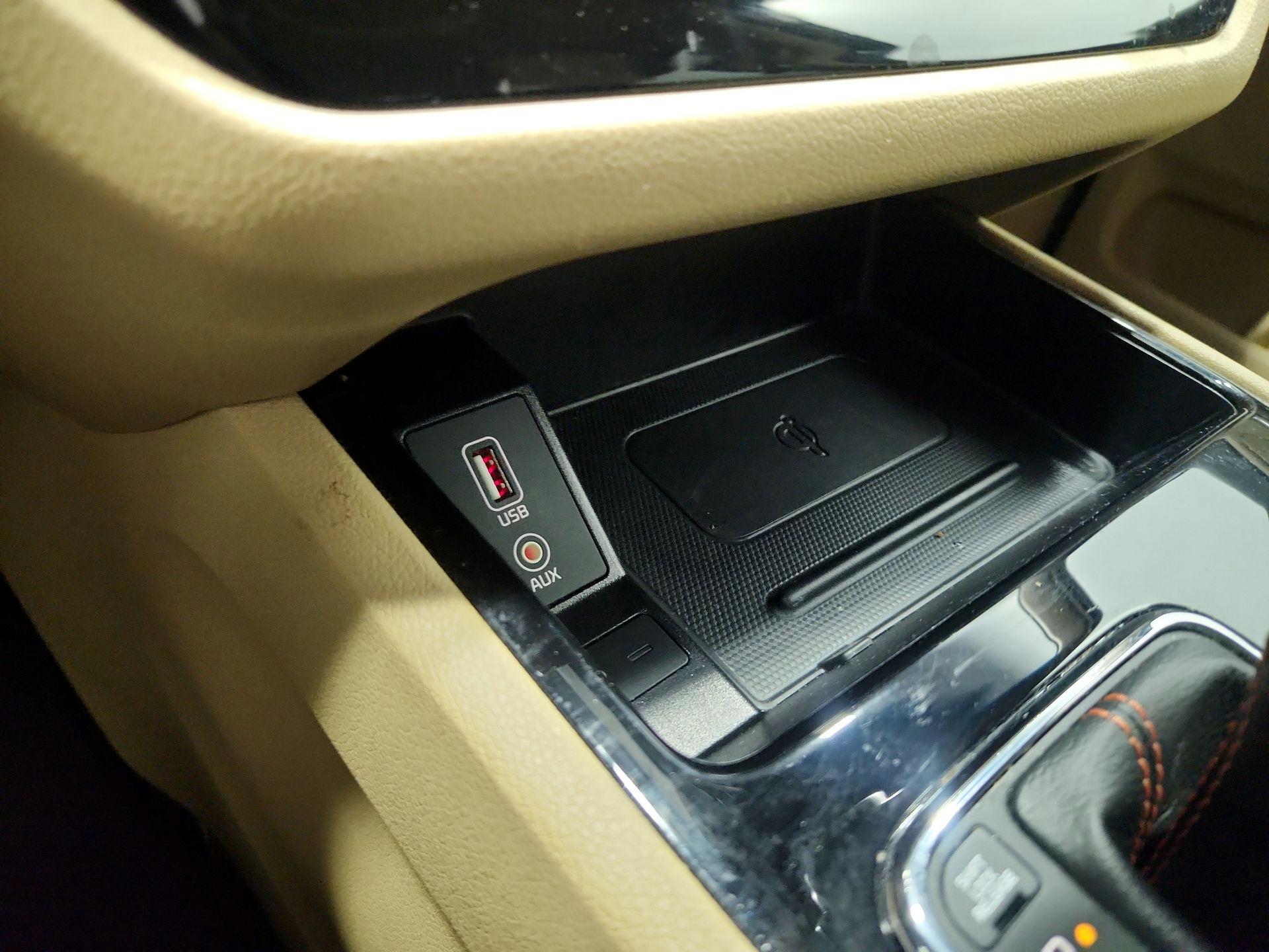 Thumbnail: 2020 Kia Sedona - 18