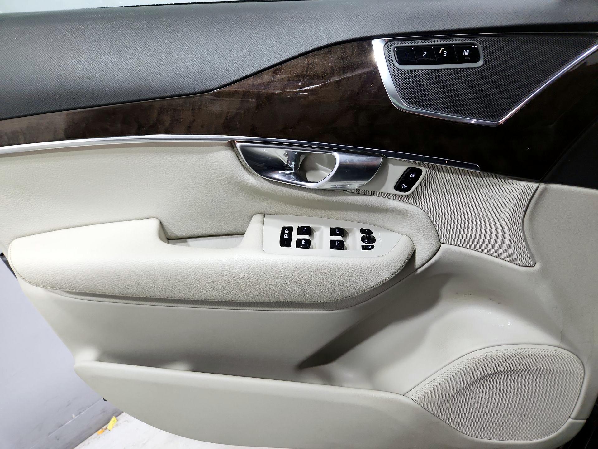 Thumbnail: 2018 Volvo XC90 - 12