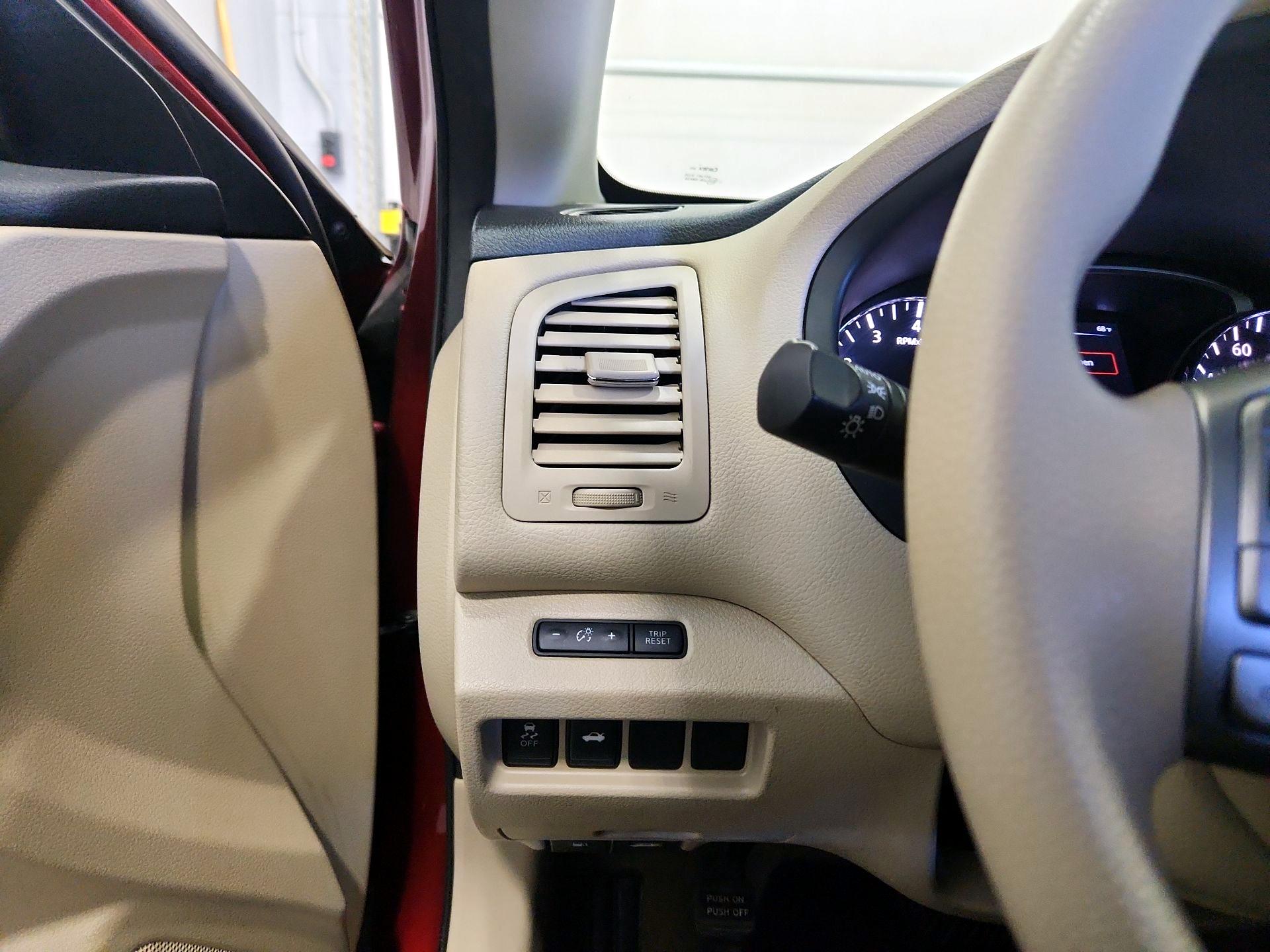 Thumbnail: 2014 Nissan Altima - 13