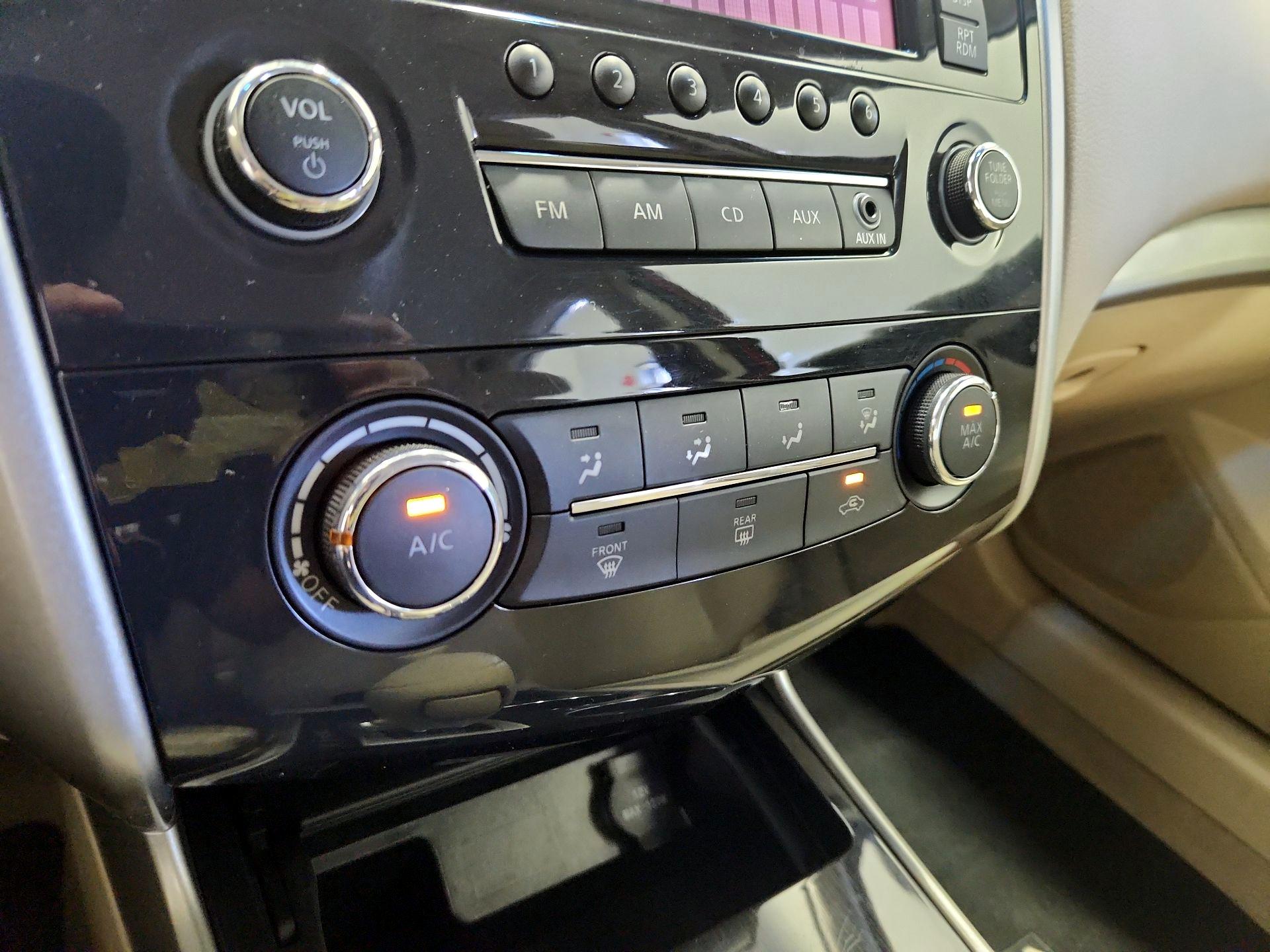 Thumbnail: 2014 Nissan Altima - 15