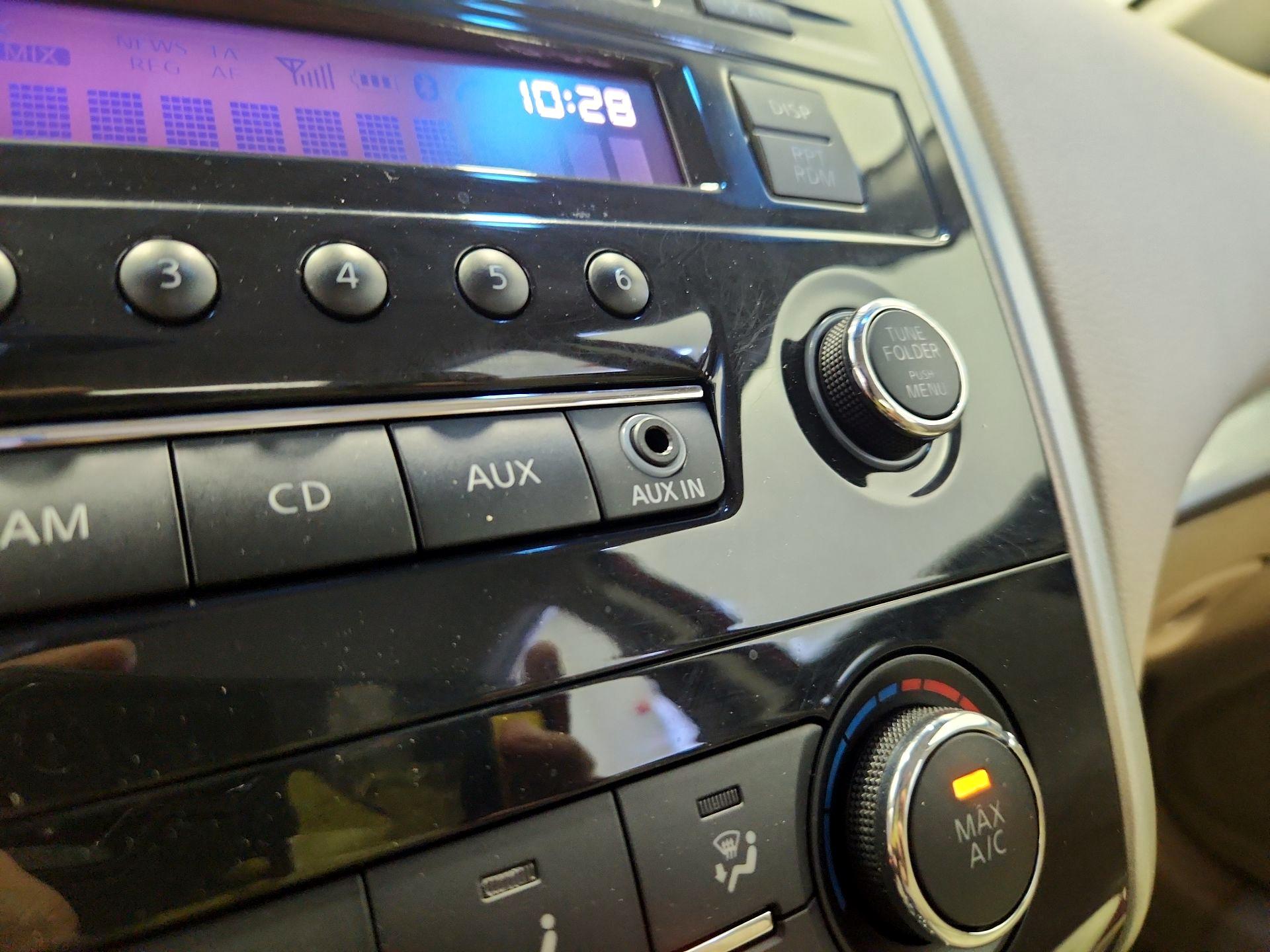 Thumbnail: 2014 Nissan Altima - 17
