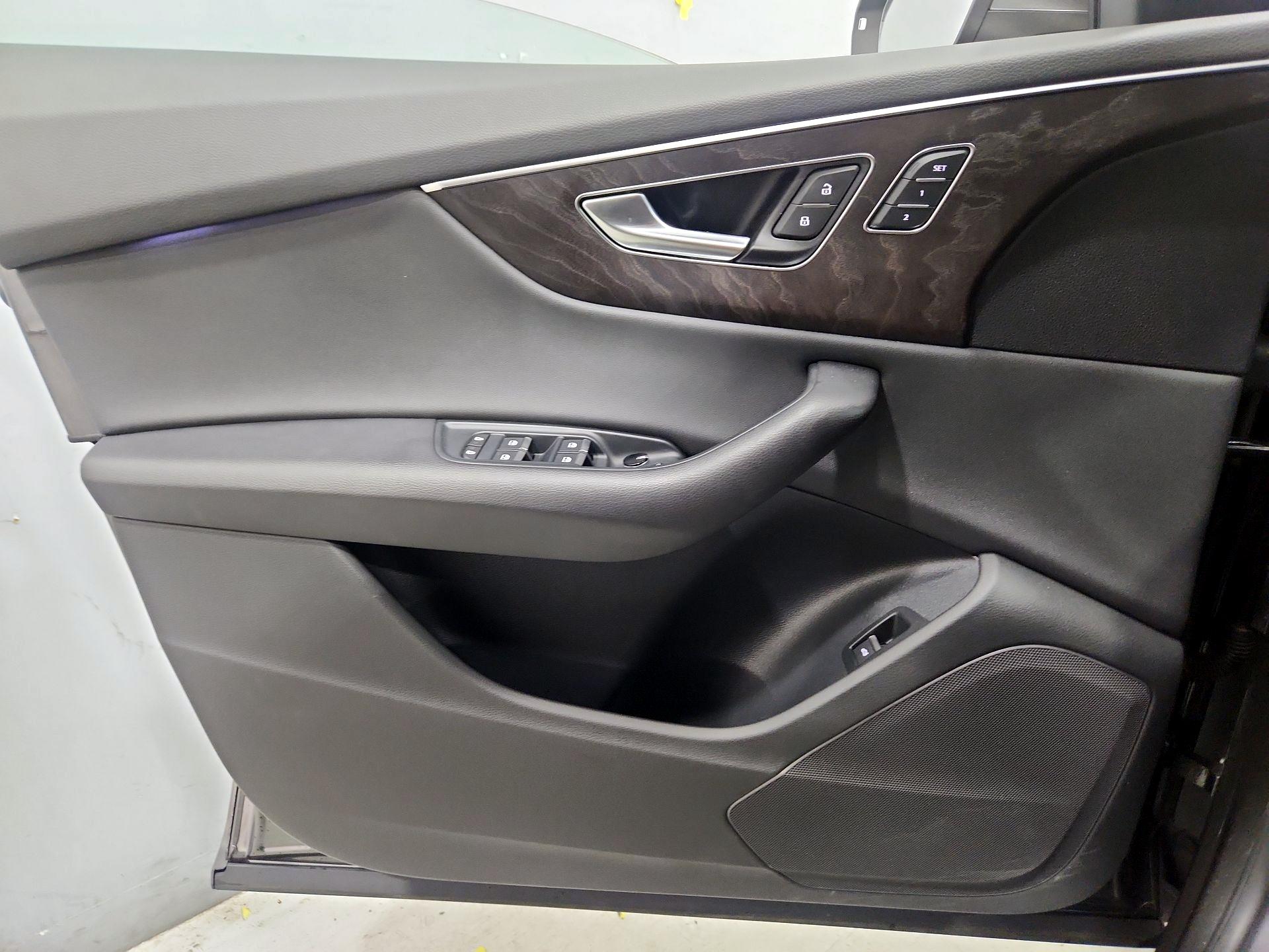 Thumbnail: 2021 Audi Q8 - 12
