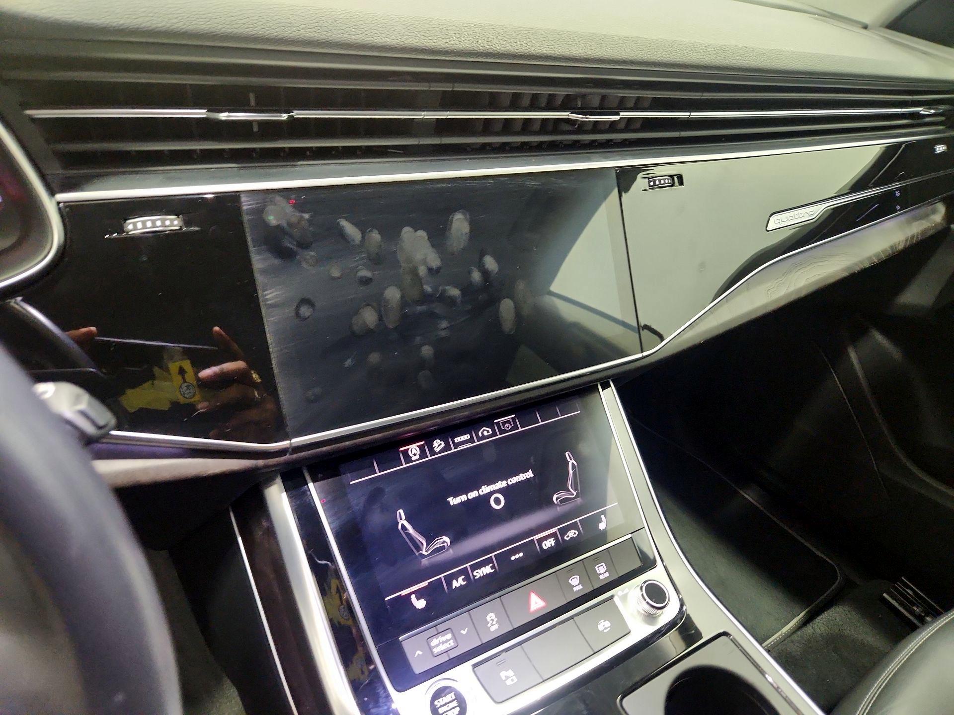 Thumbnail: 2021 Audi Q8 - 15