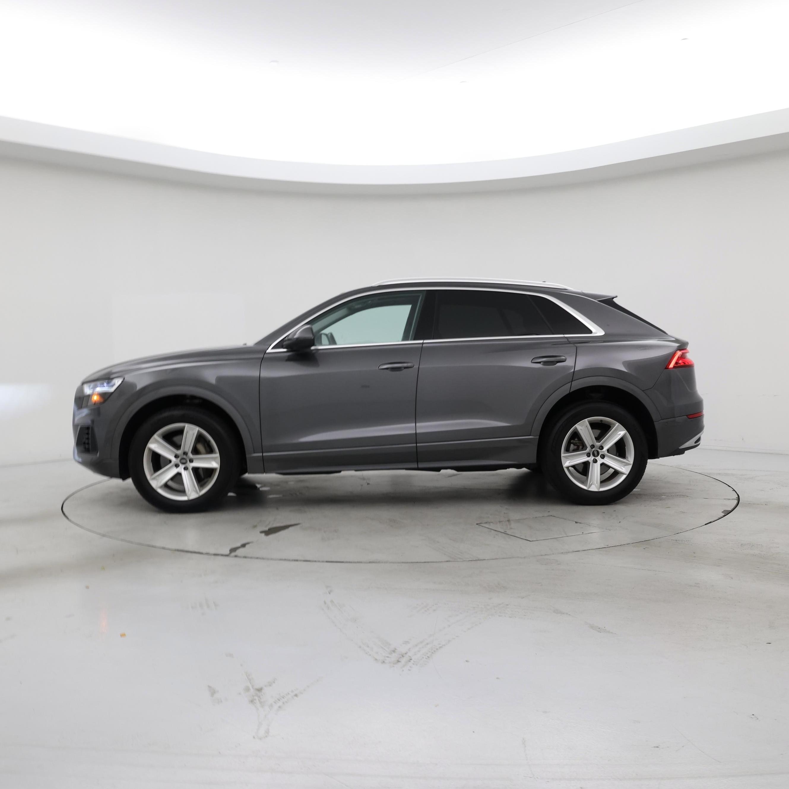 Thumbnail: 2021 Audi Q8 - 3