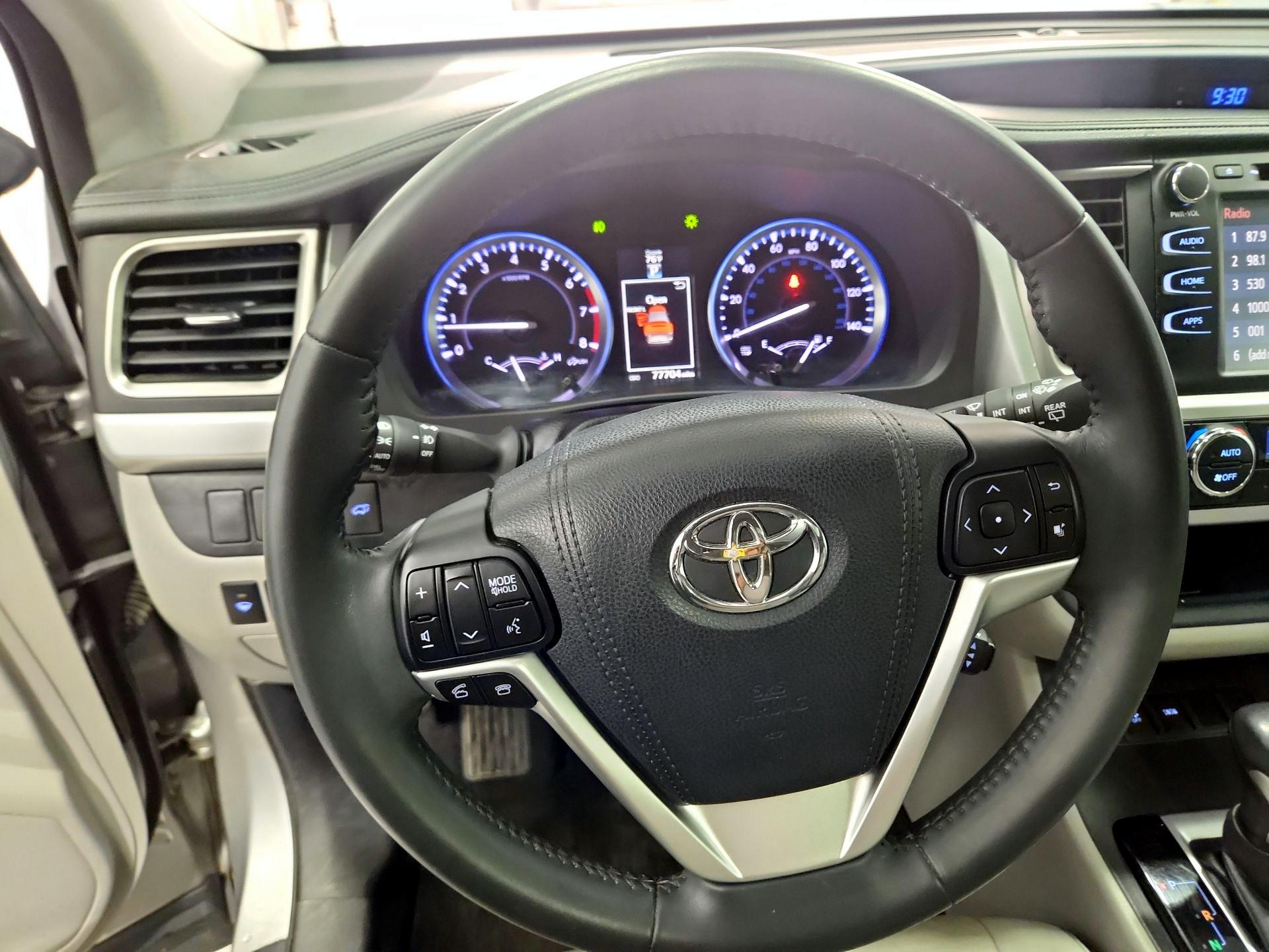 Thumbnail: 2016 Toyota Highlander - 10
