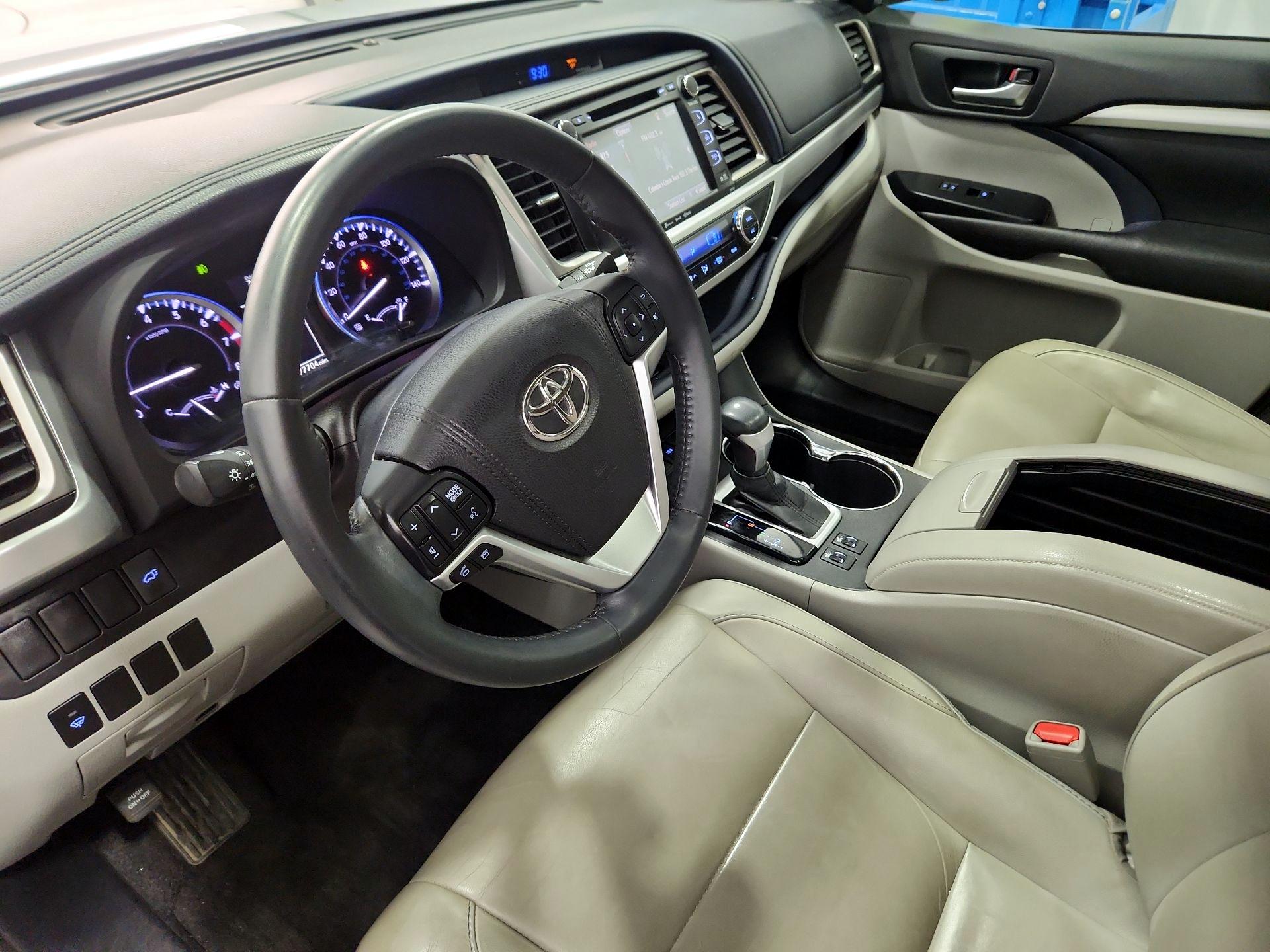 Thumbnail: 2016 Toyota Highlander - 11