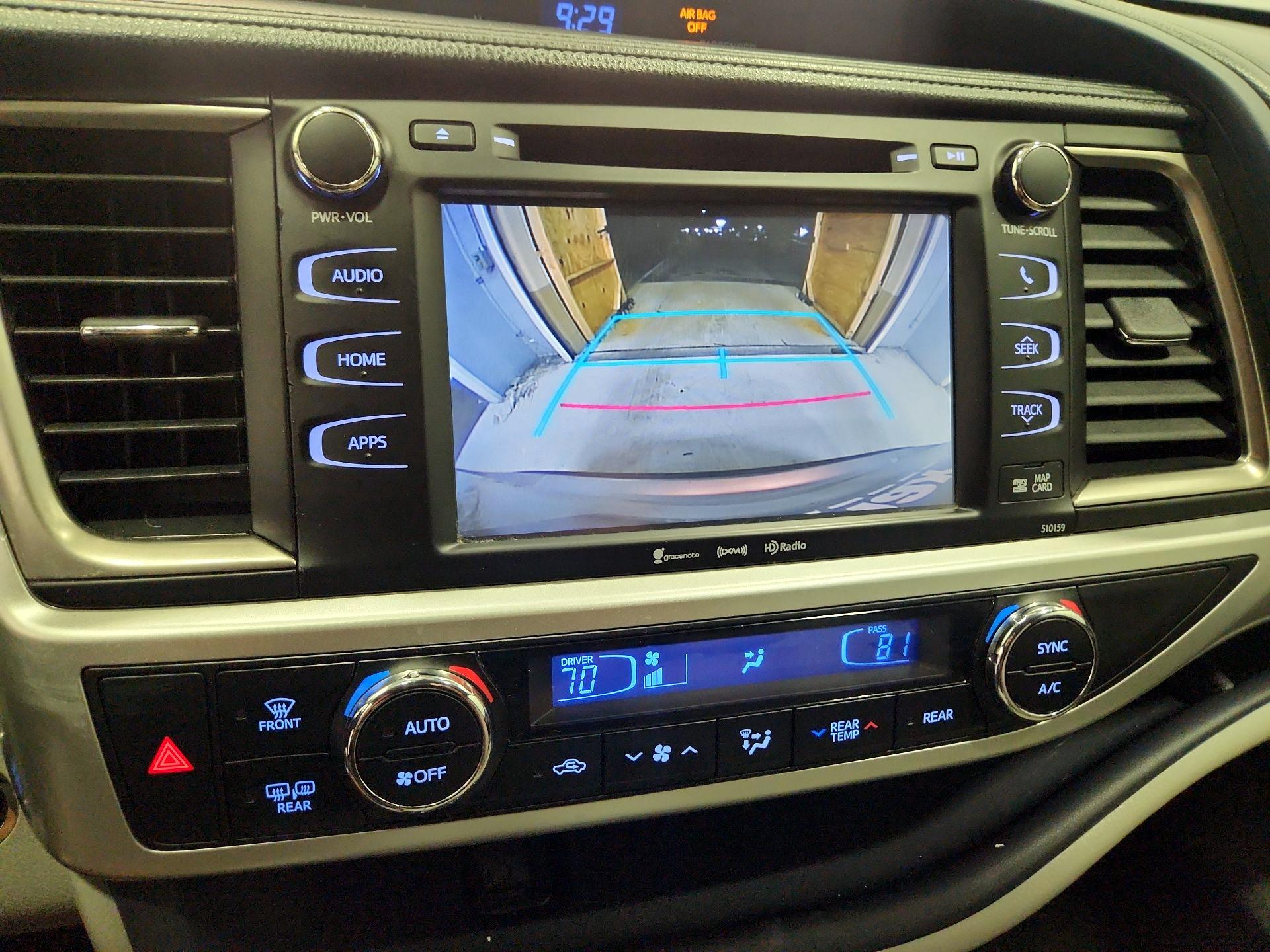 Thumbnail: 2016 Toyota Highlander - 14