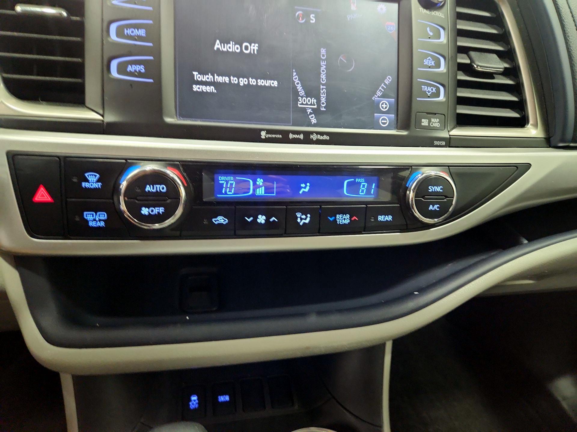 Thumbnail: 2016 Toyota Highlander - 16