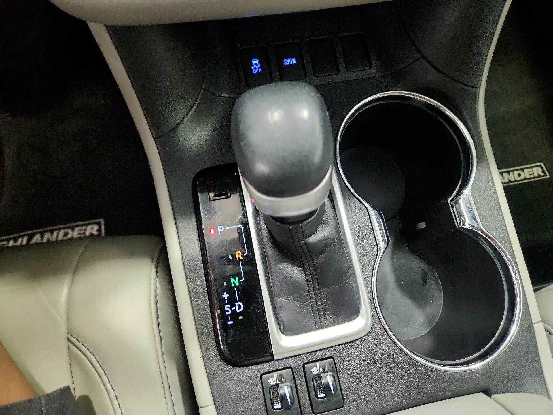 Thumbnail: 2016 Toyota Highlander - 17