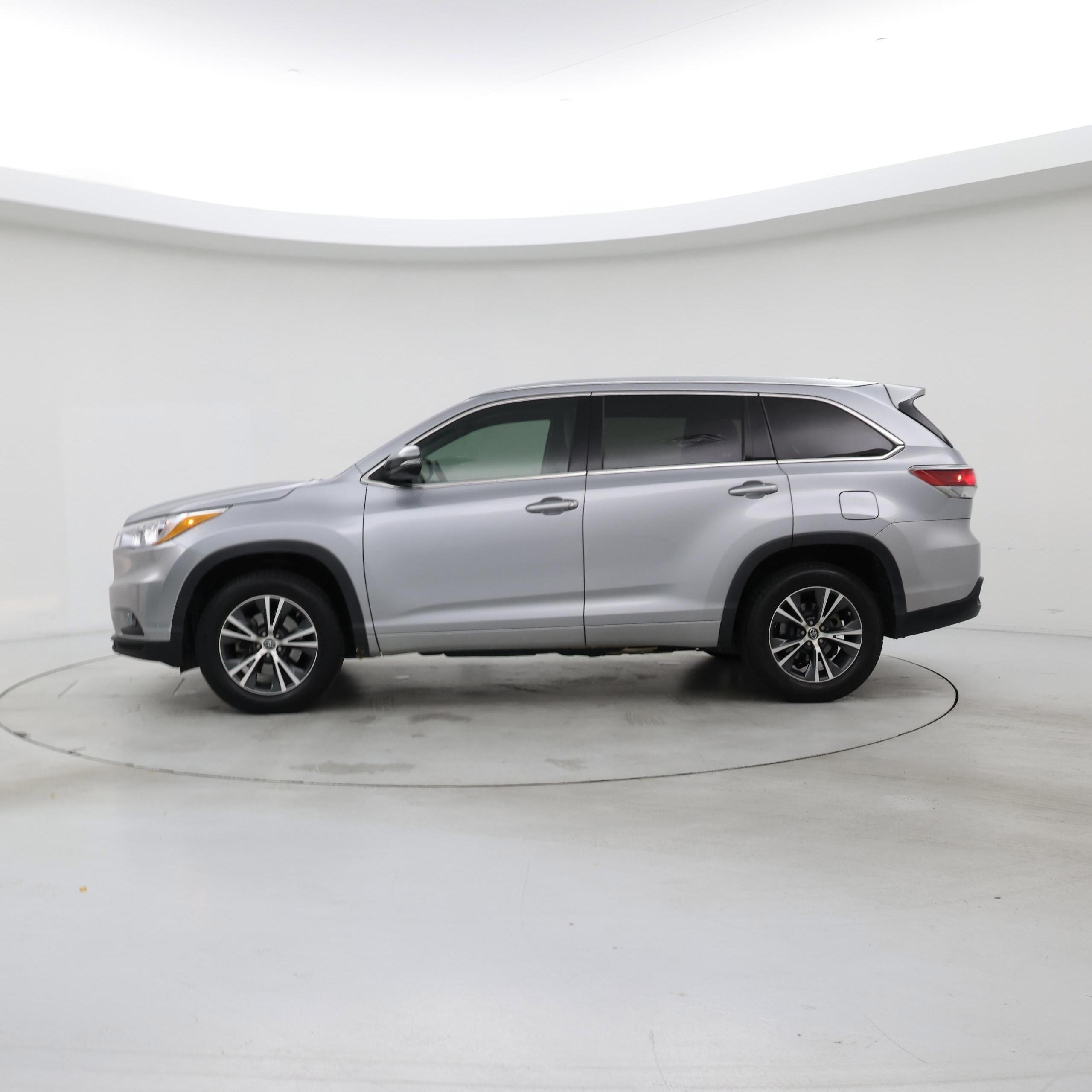 Thumbnail: 2016 Toyota Highlander - 3