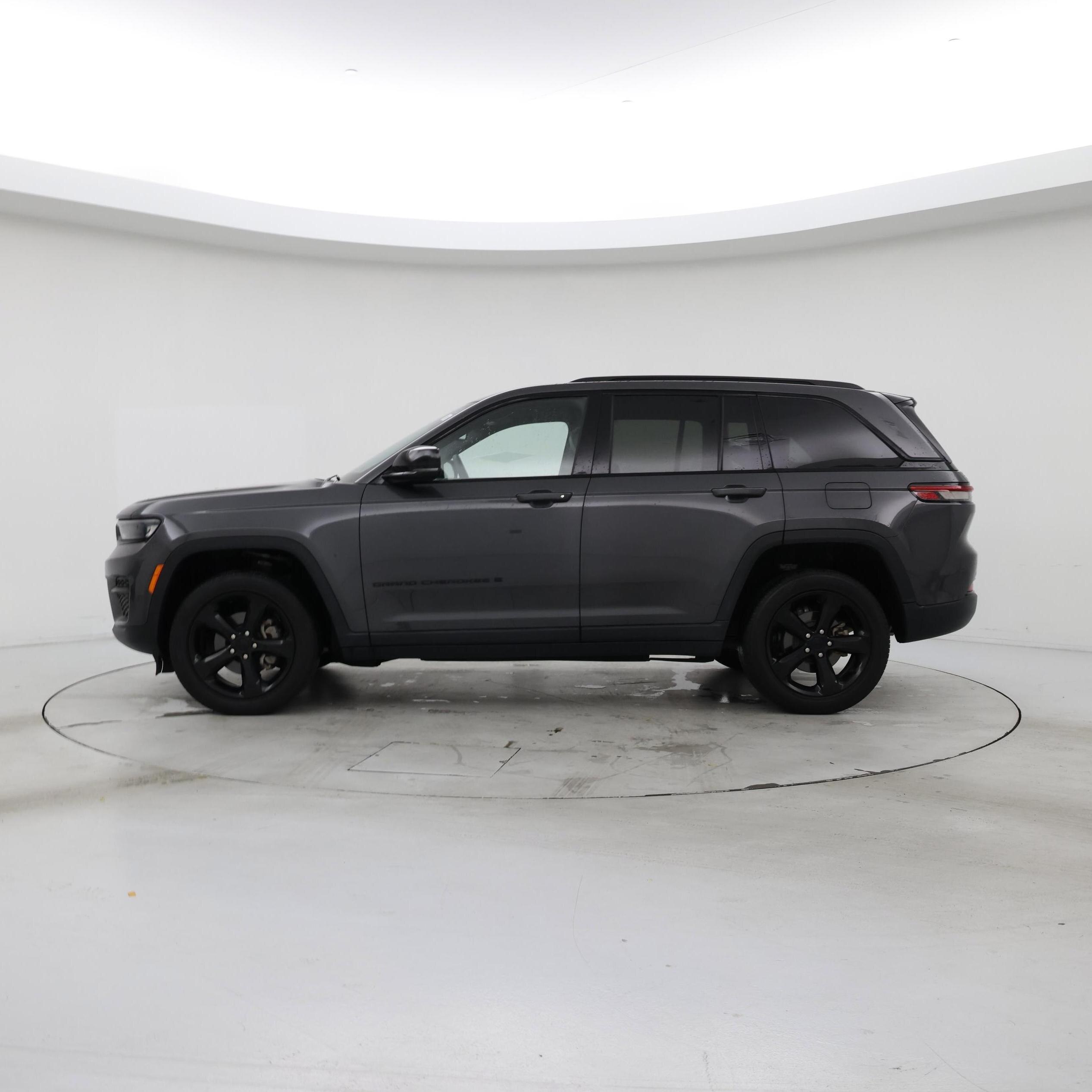 Thumbnail: 2023 Jeep Grand Cherokee - 3