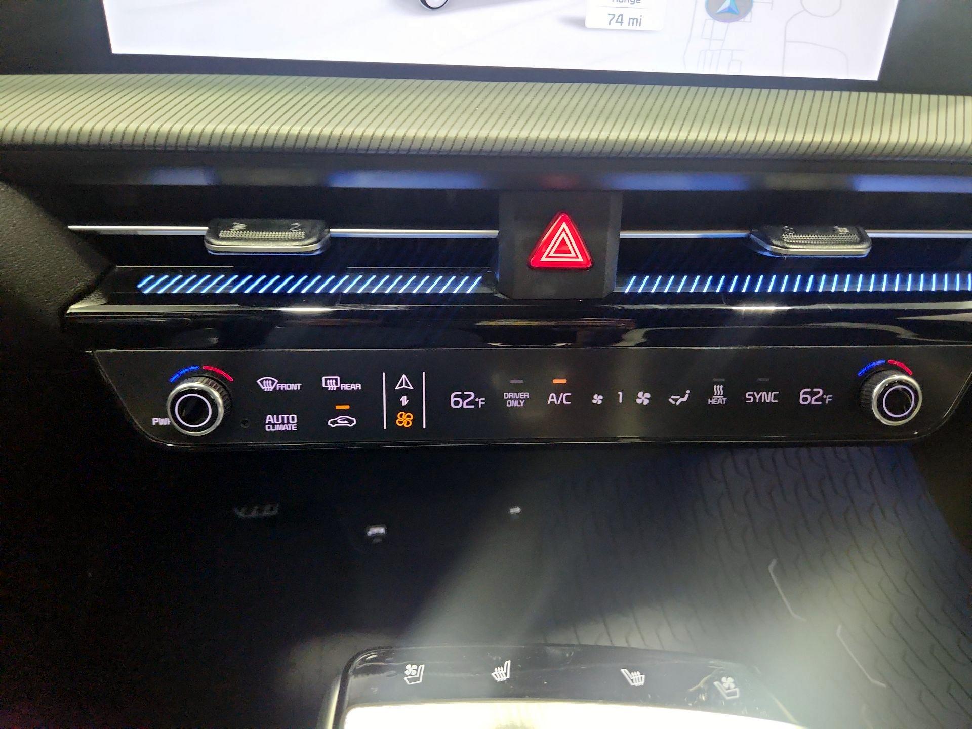 Thumbnail: 2022 Kia EV6 - 16