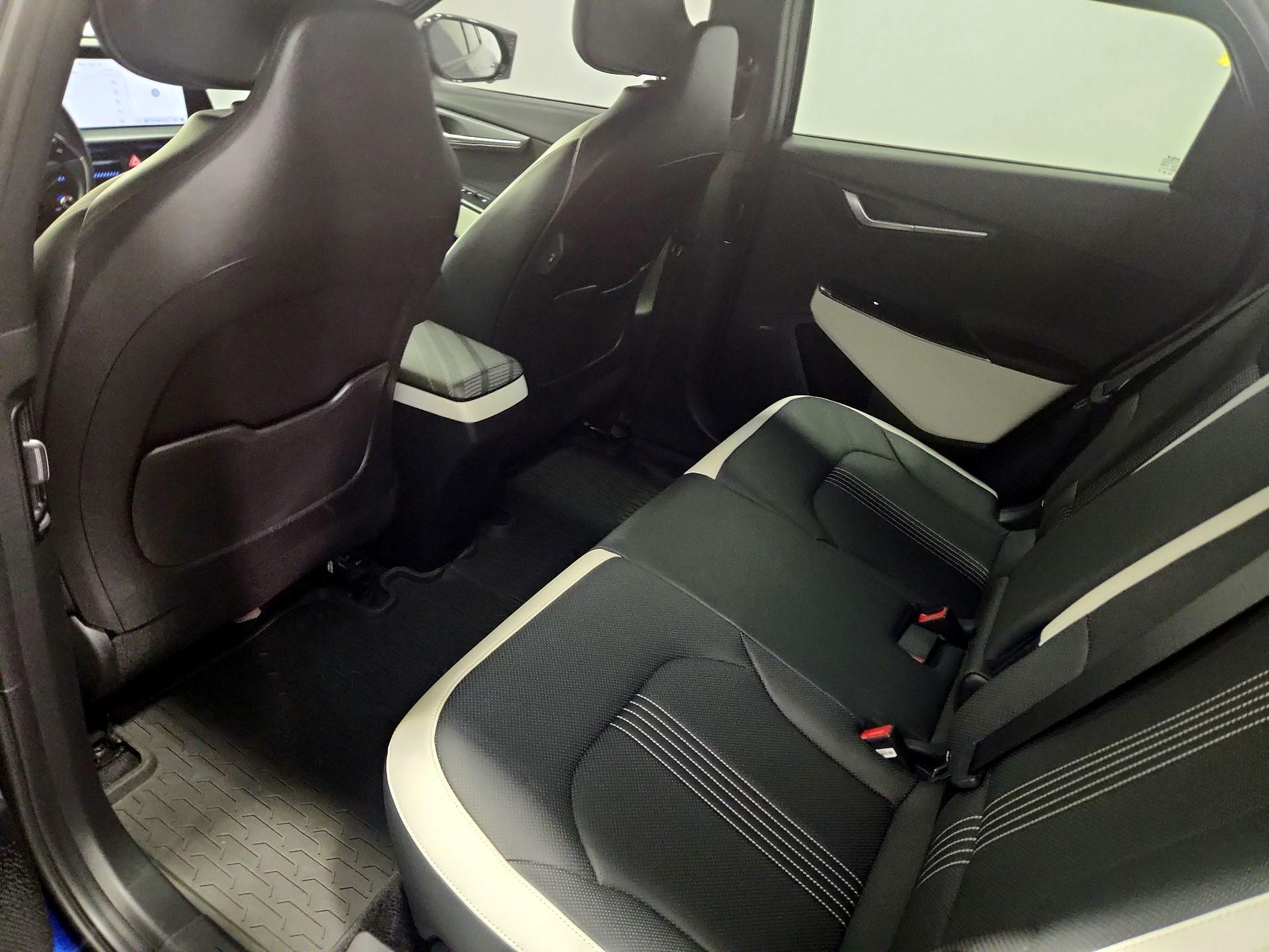 Thumbnail: 2022 Kia EV6 - 18