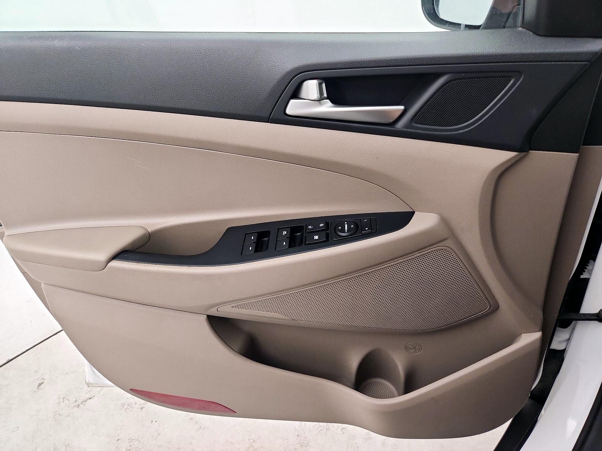Thumbnail: 2019 Hyundai Tucson - 12