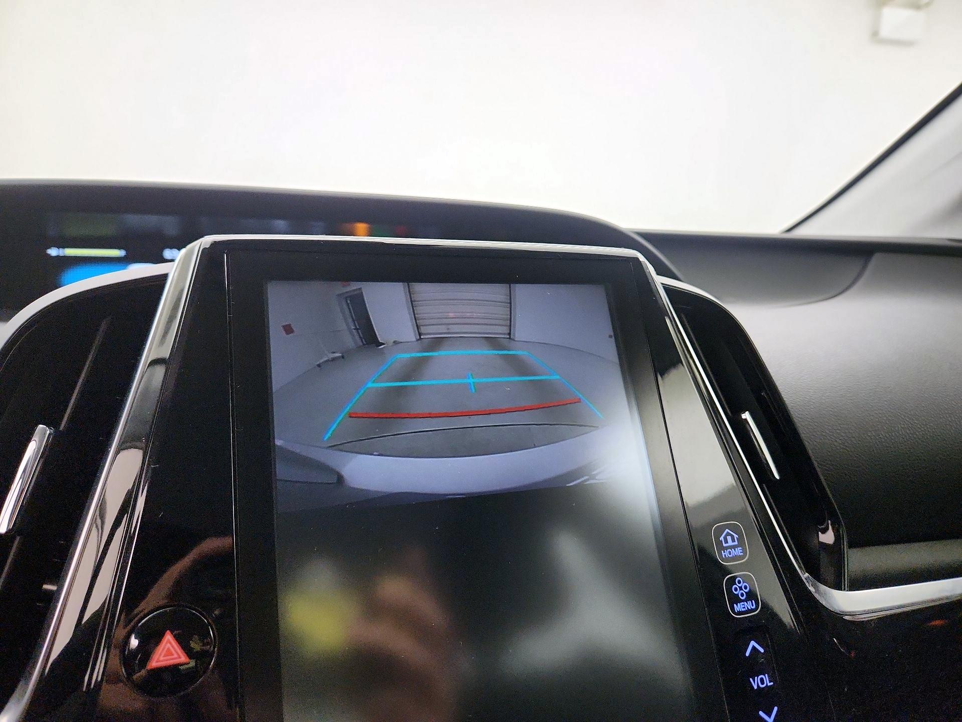 Thumbnail: 2018 Toyota Prius - 15