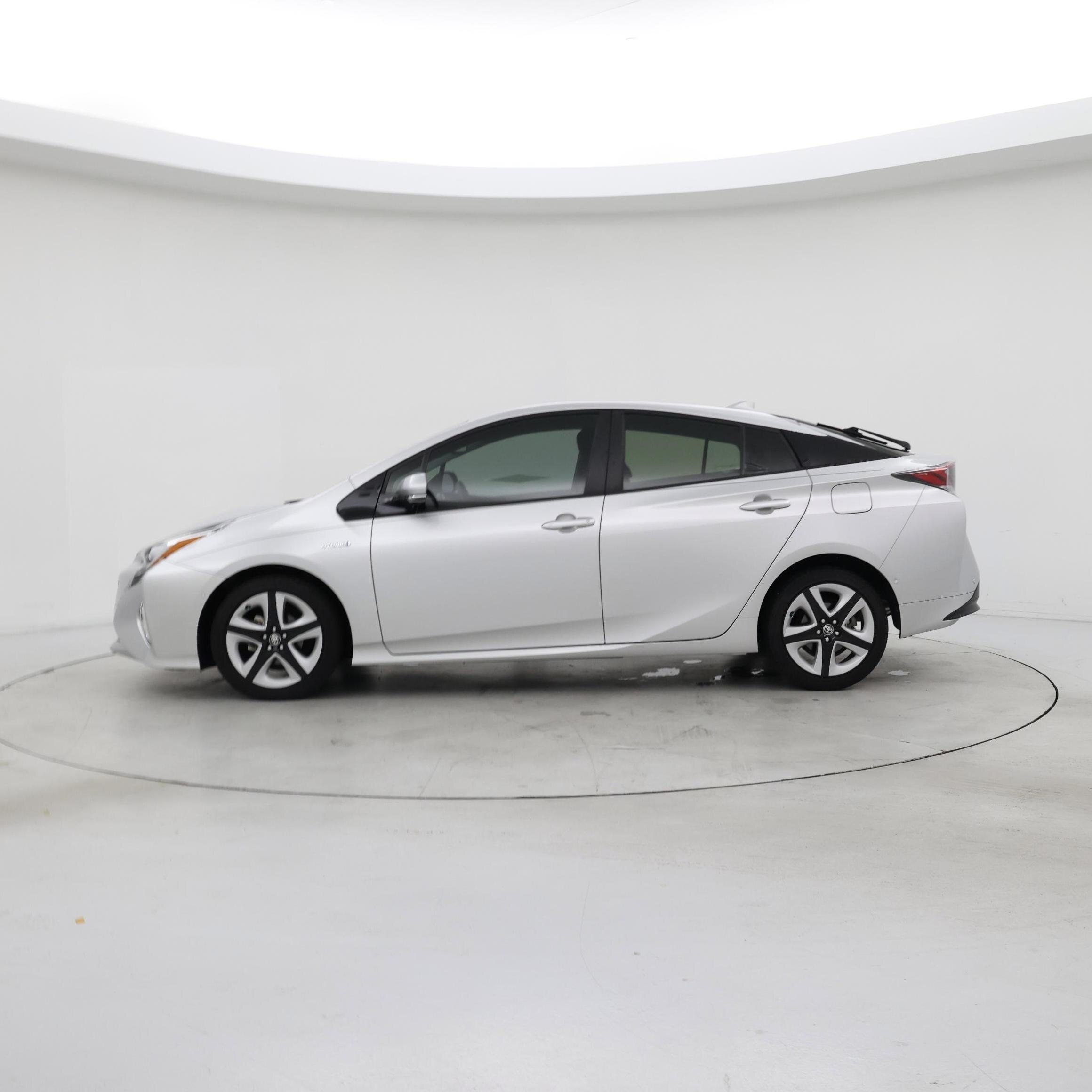Thumbnail: 2018 Toyota Prius - 3