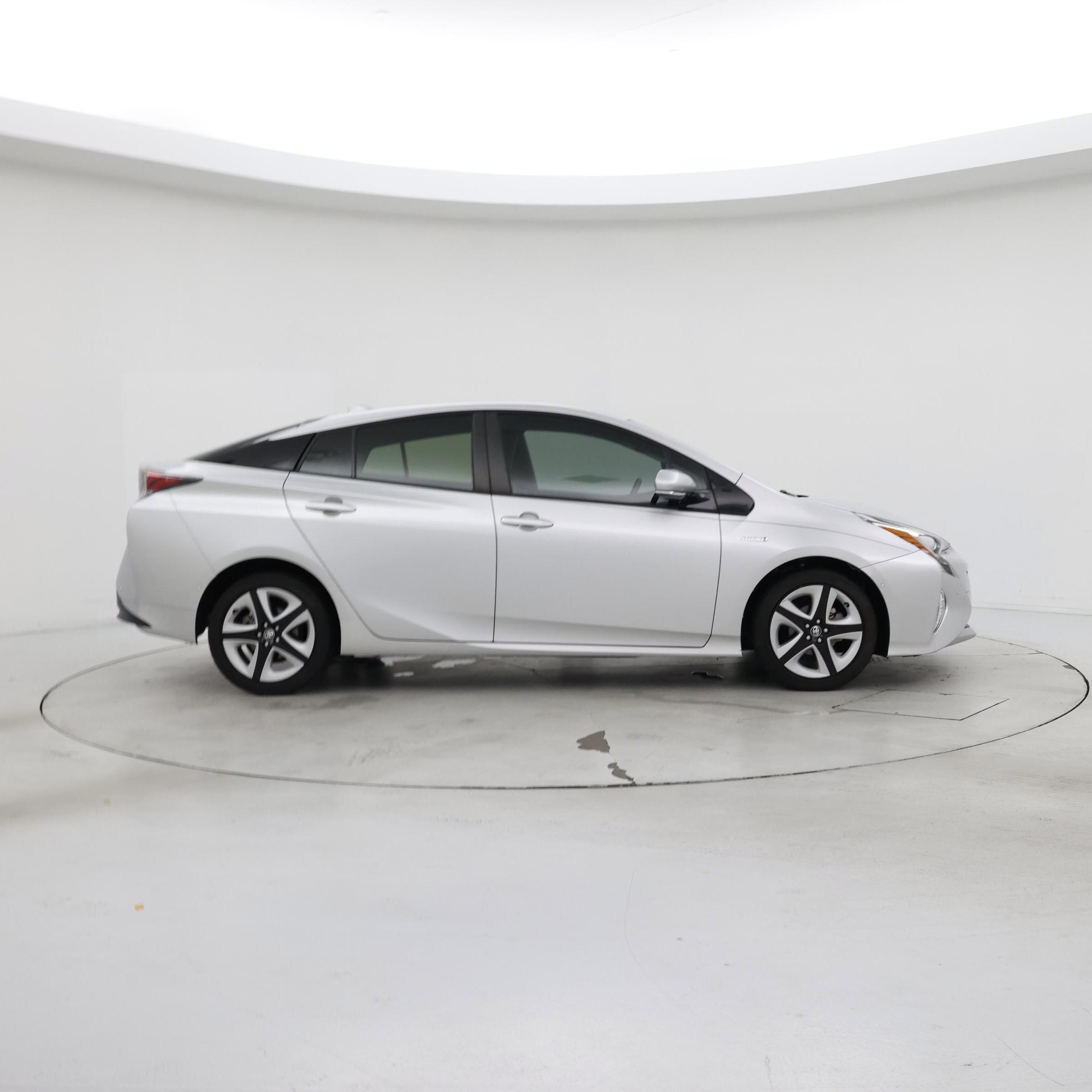 Thumbnail: 2018 Toyota Prius - 7