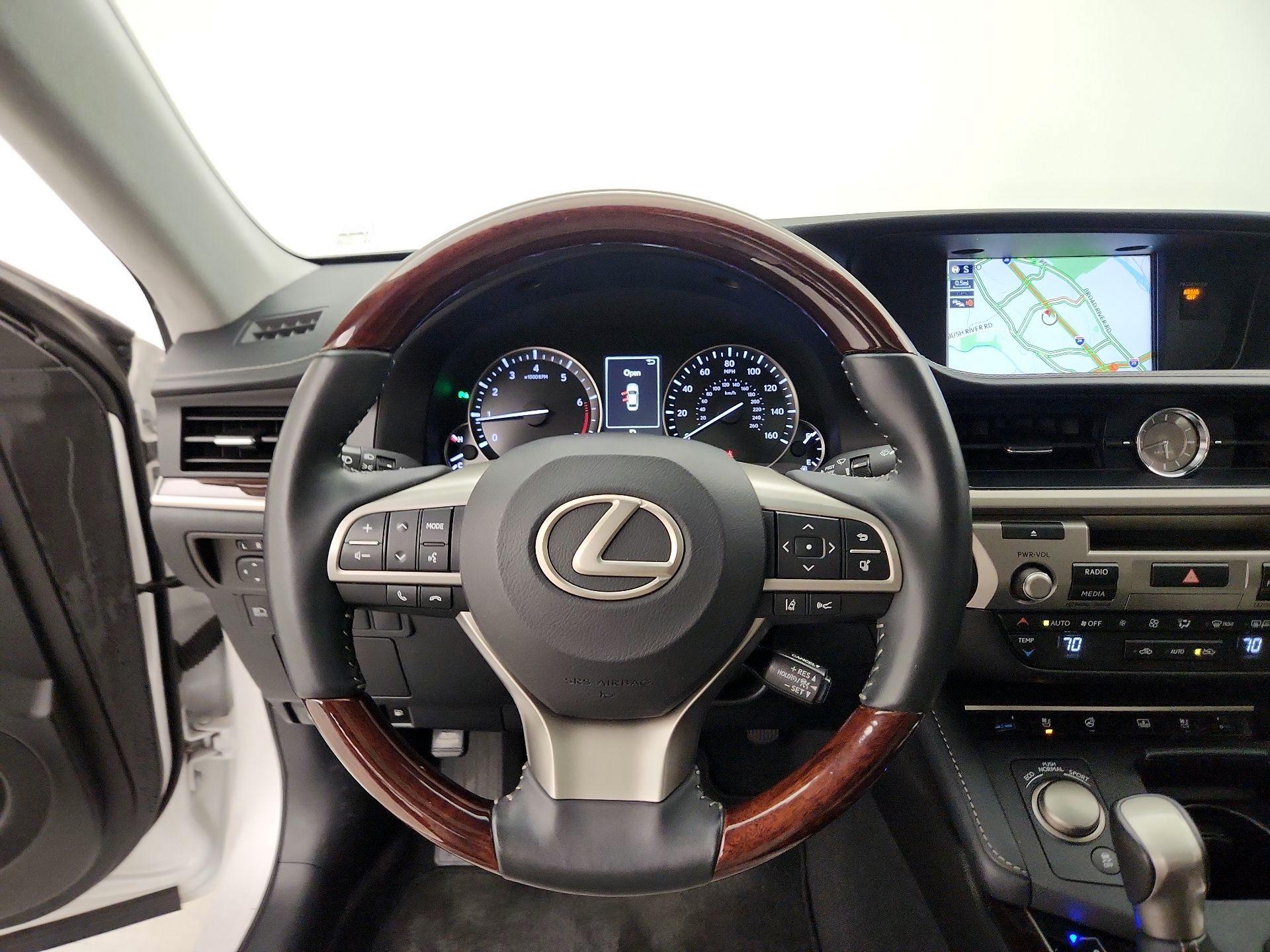 Thumbnail: 2018 Lexus ES - 10