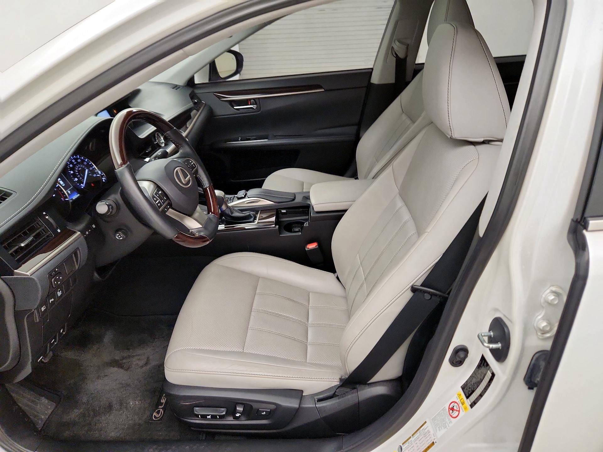 Thumbnail: 2018 Lexus ES - 11