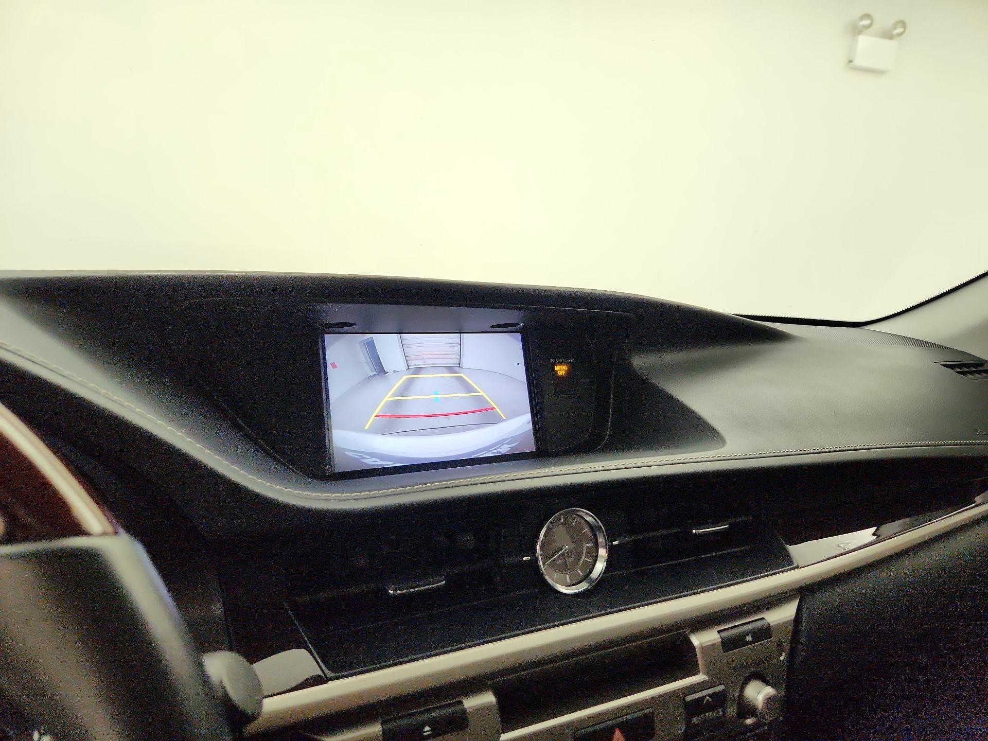 Thumbnail: 2018 Lexus ES - 15