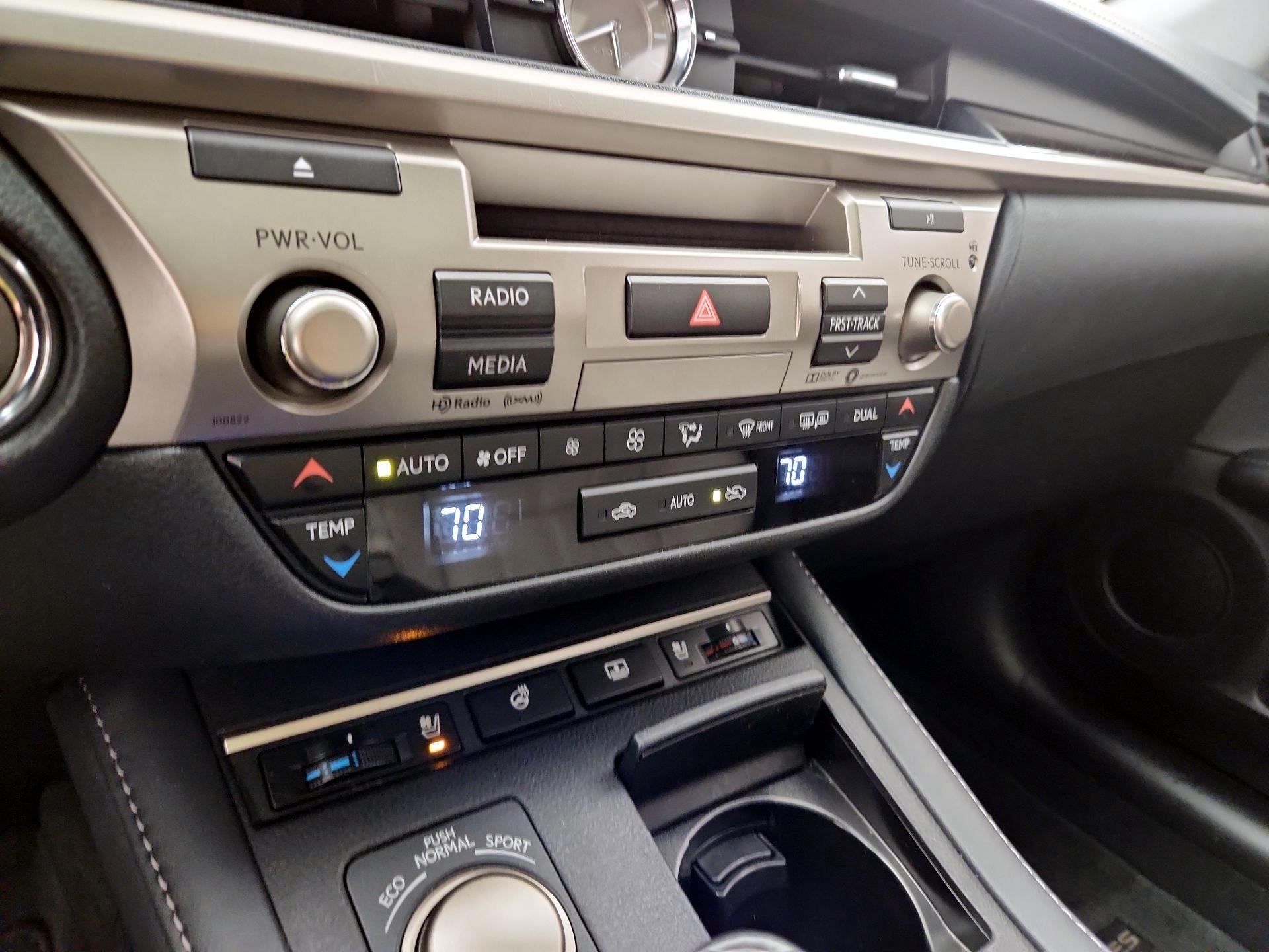 Thumbnail: 2018 Lexus ES - 17