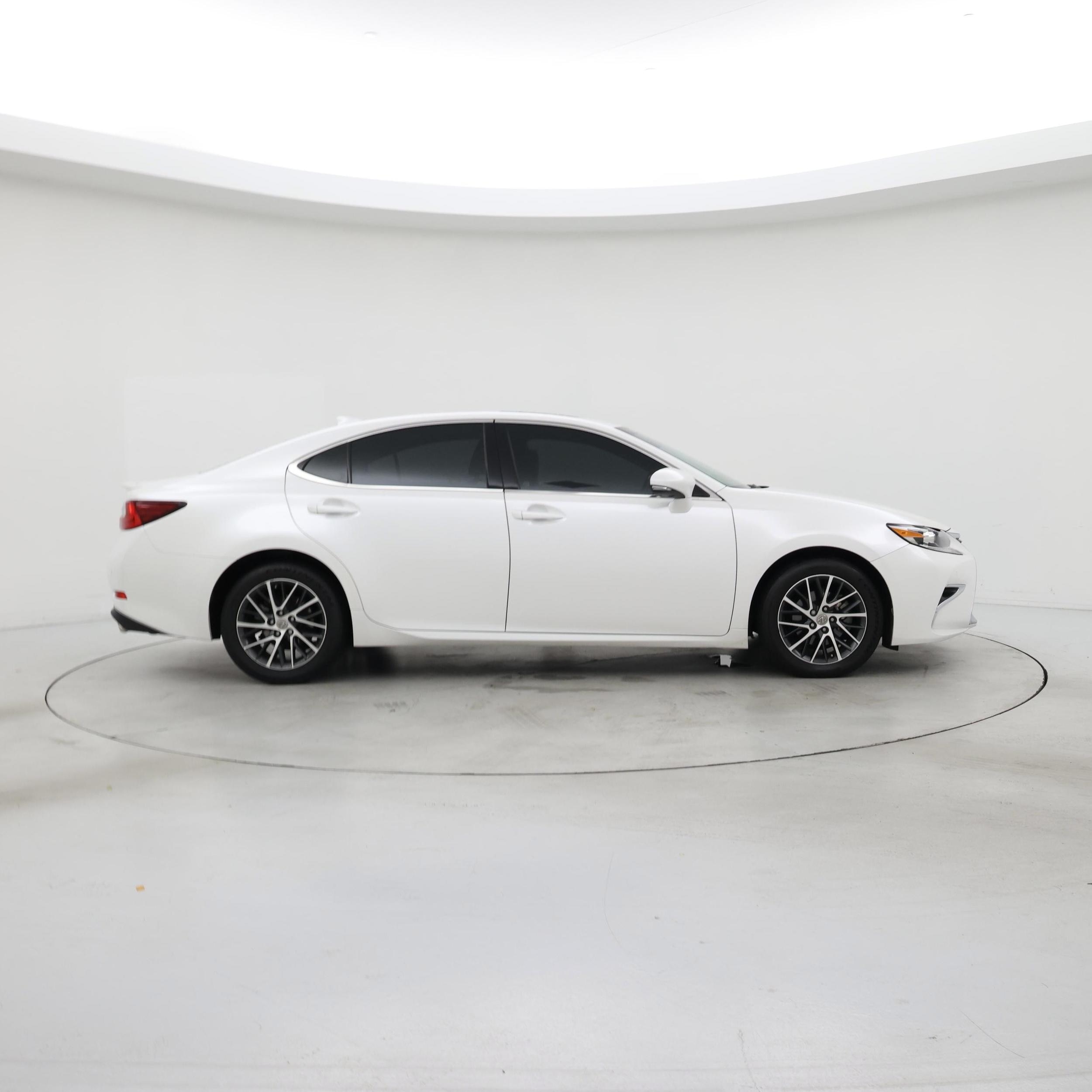 Thumbnail: 2018 Lexus ES - 7