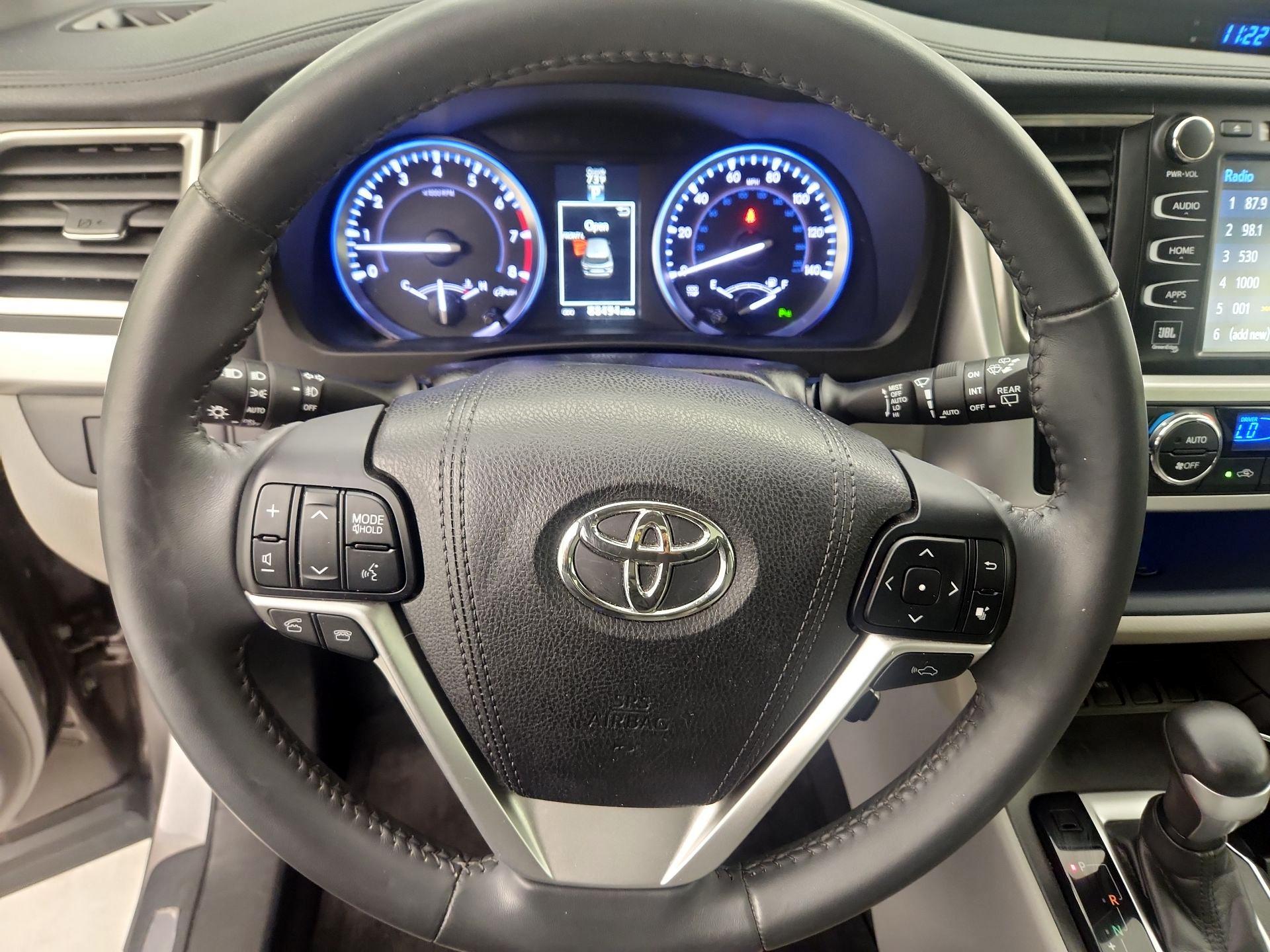 Thumbnail: 2016 Toyota Highlander - 10