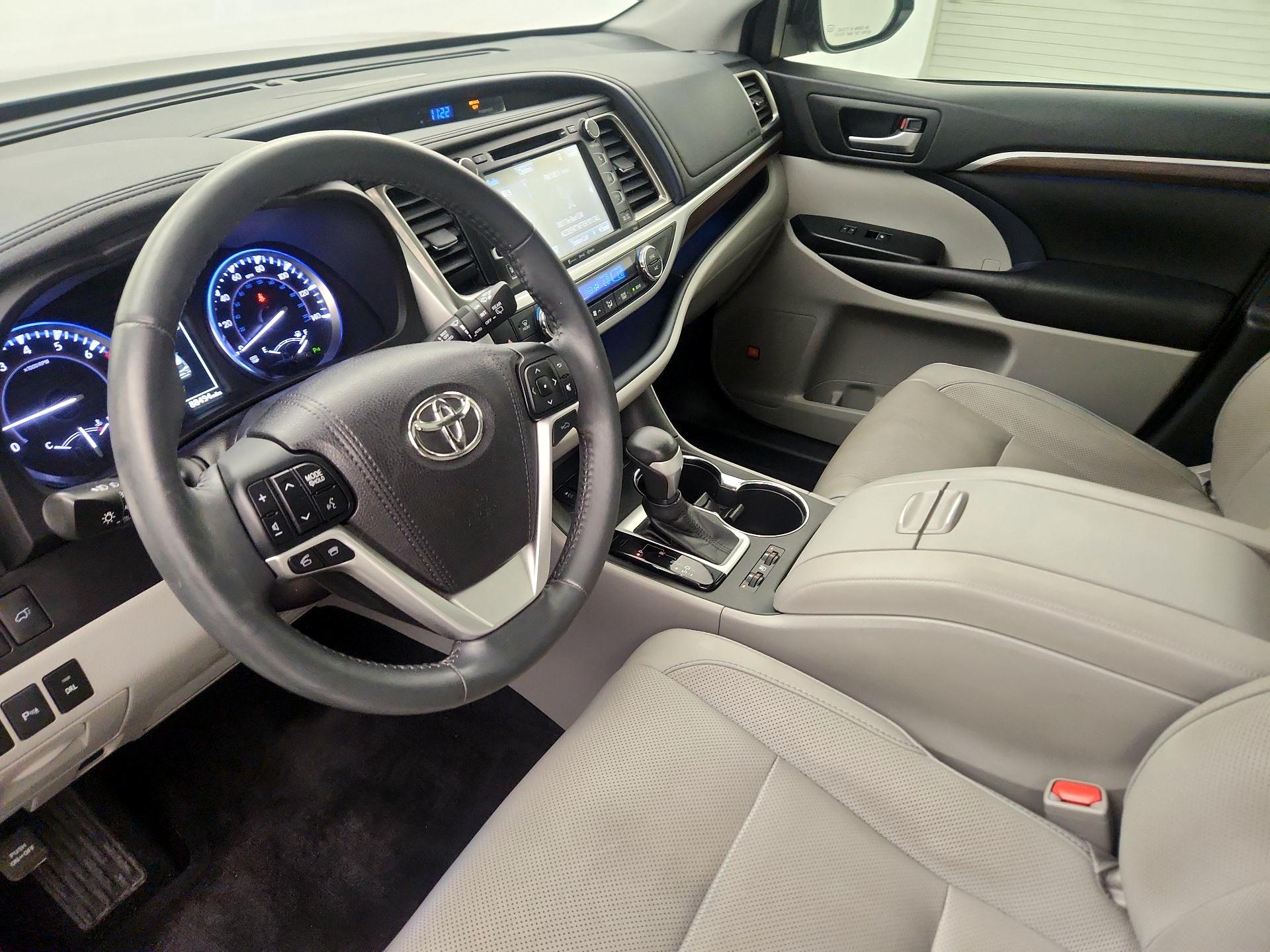 Thumbnail: 2016 Toyota Highlander - 11