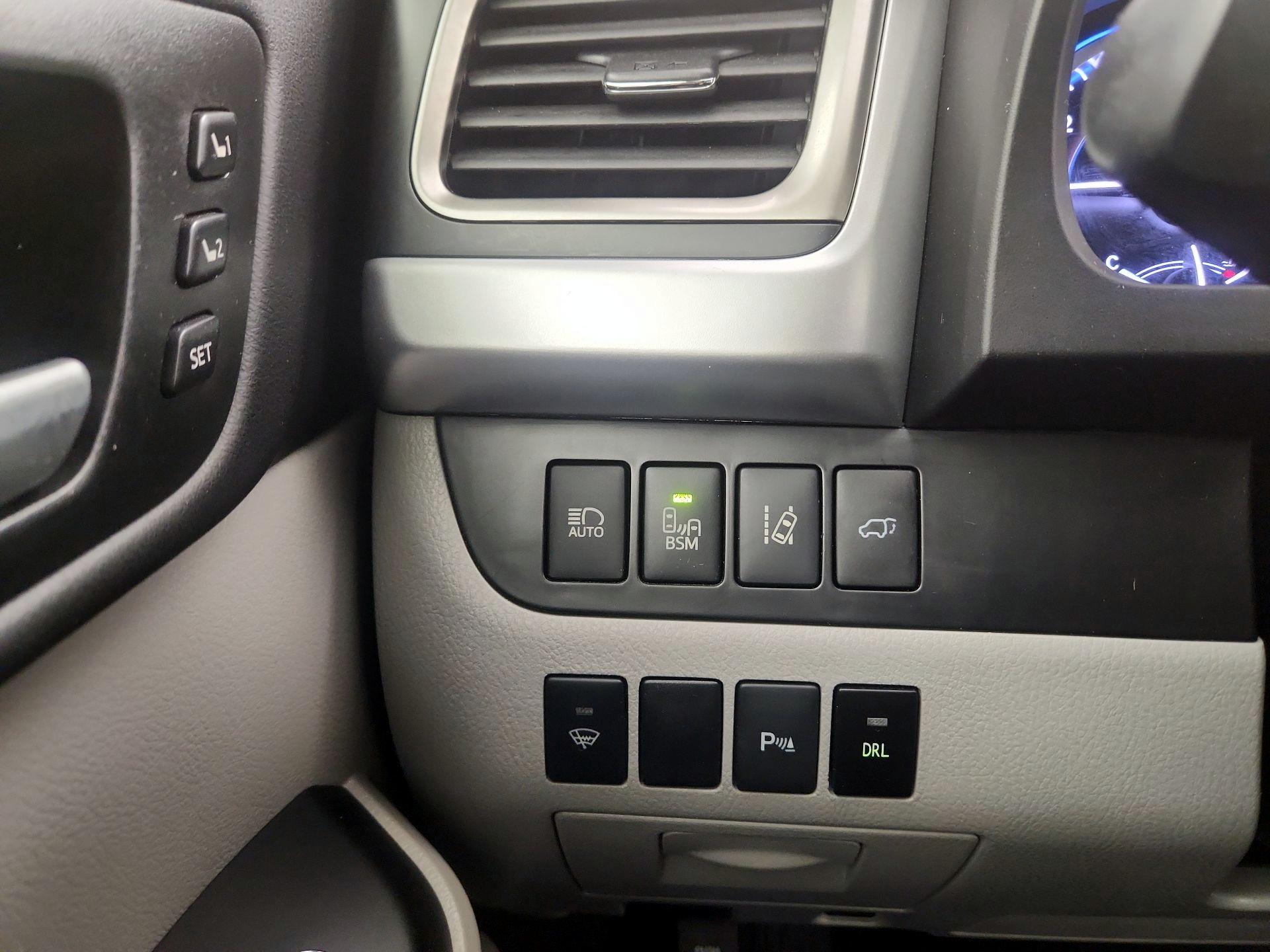 Thumbnail: 2016 Toyota Highlander - 13