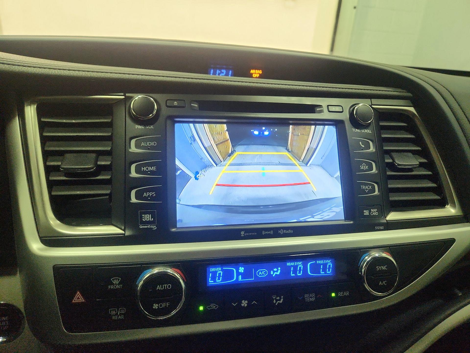 Thumbnail: 2016 Toyota Highlander - 14