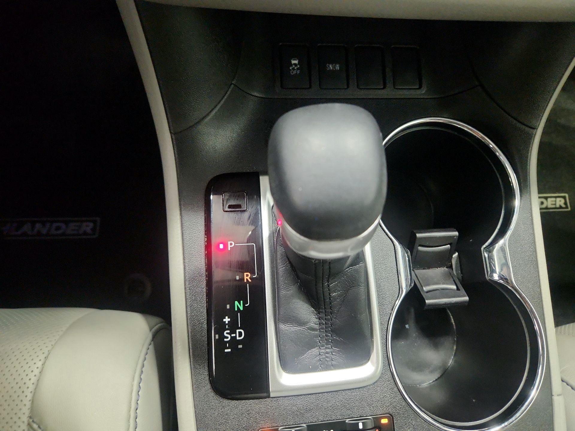 Thumbnail: 2016 Toyota Highlander - 17