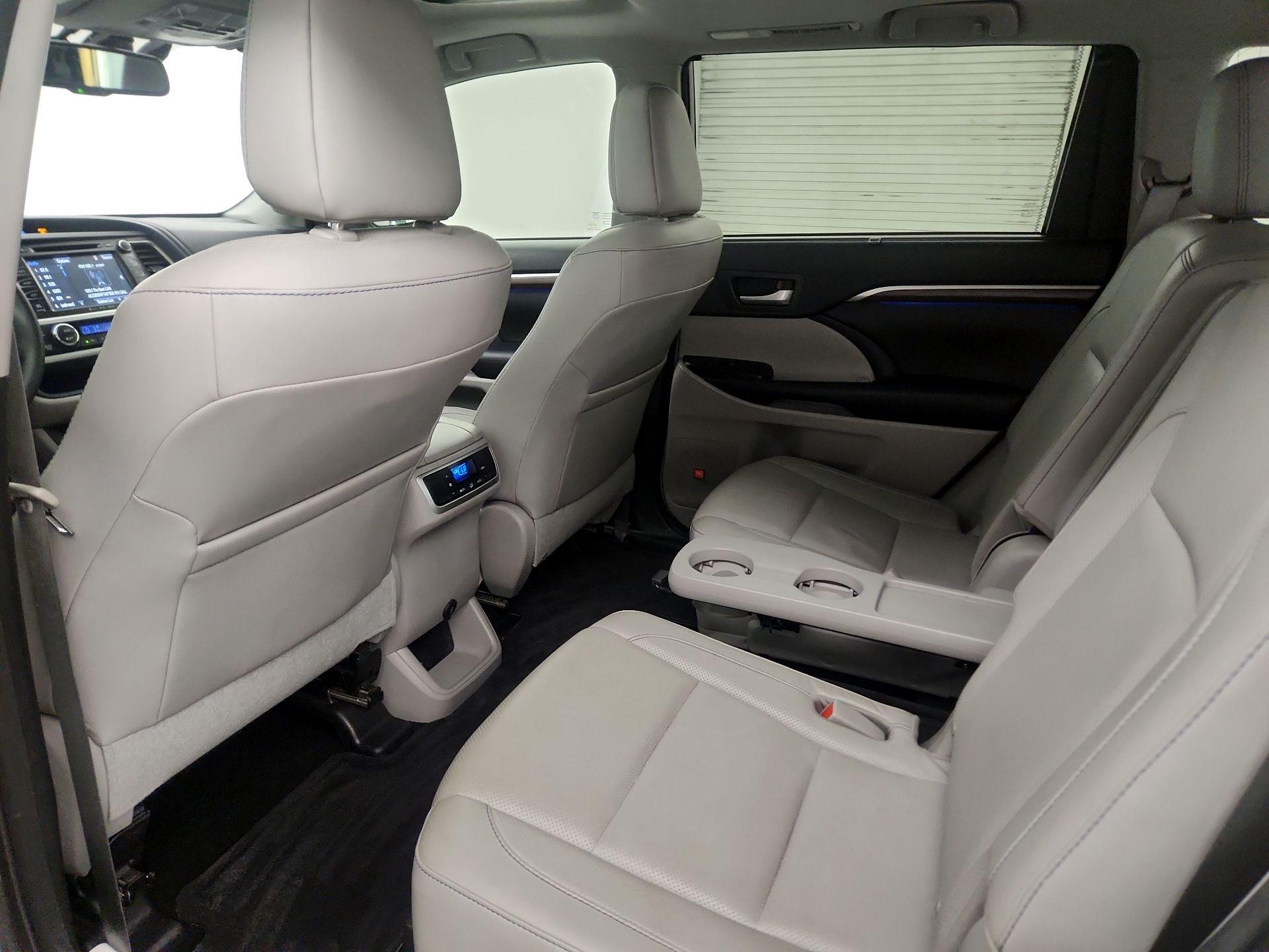 Thumbnail: 2016 Toyota Highlander - 20